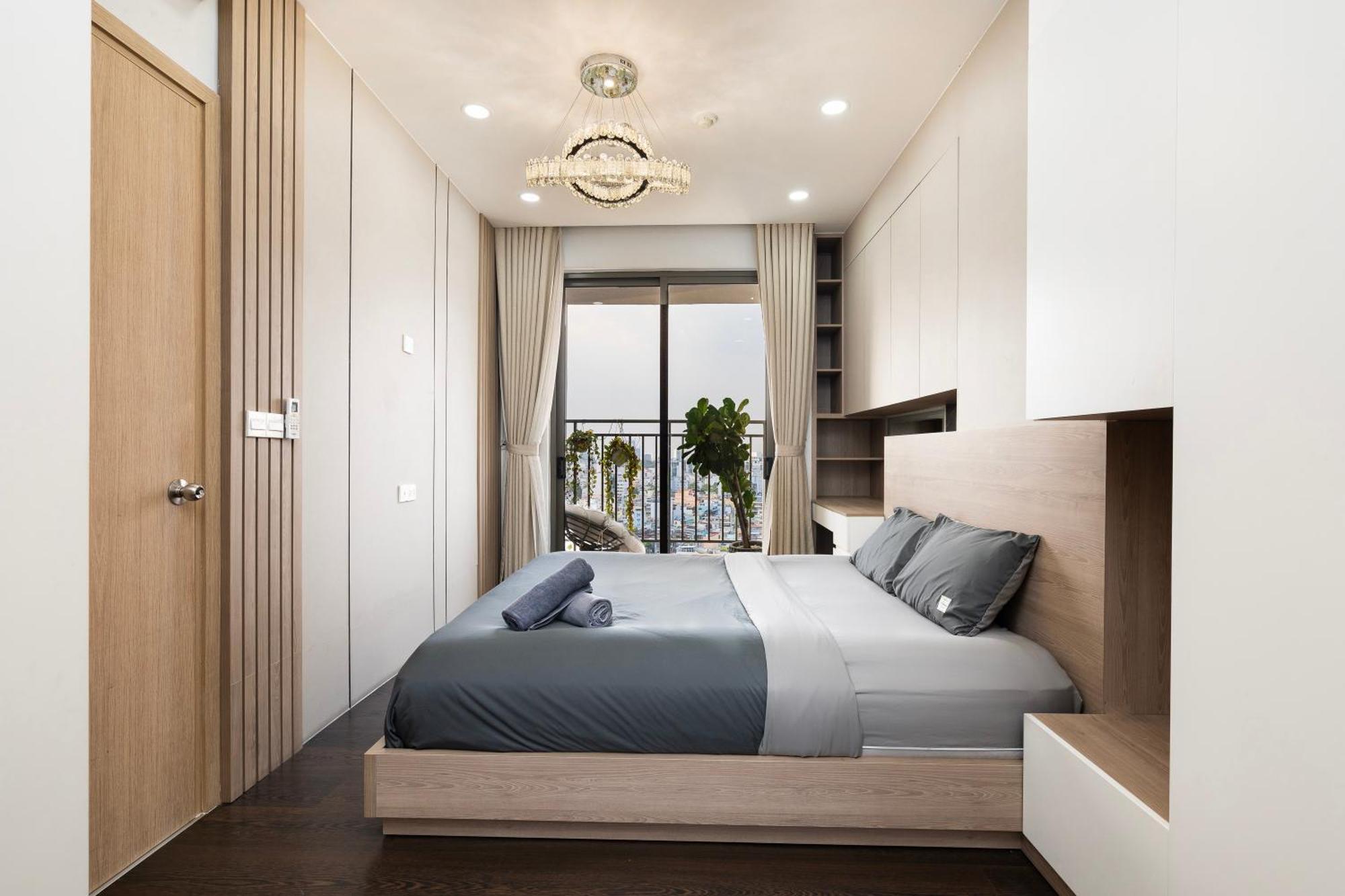 Double E Saigon In Rivergate Building Apartment