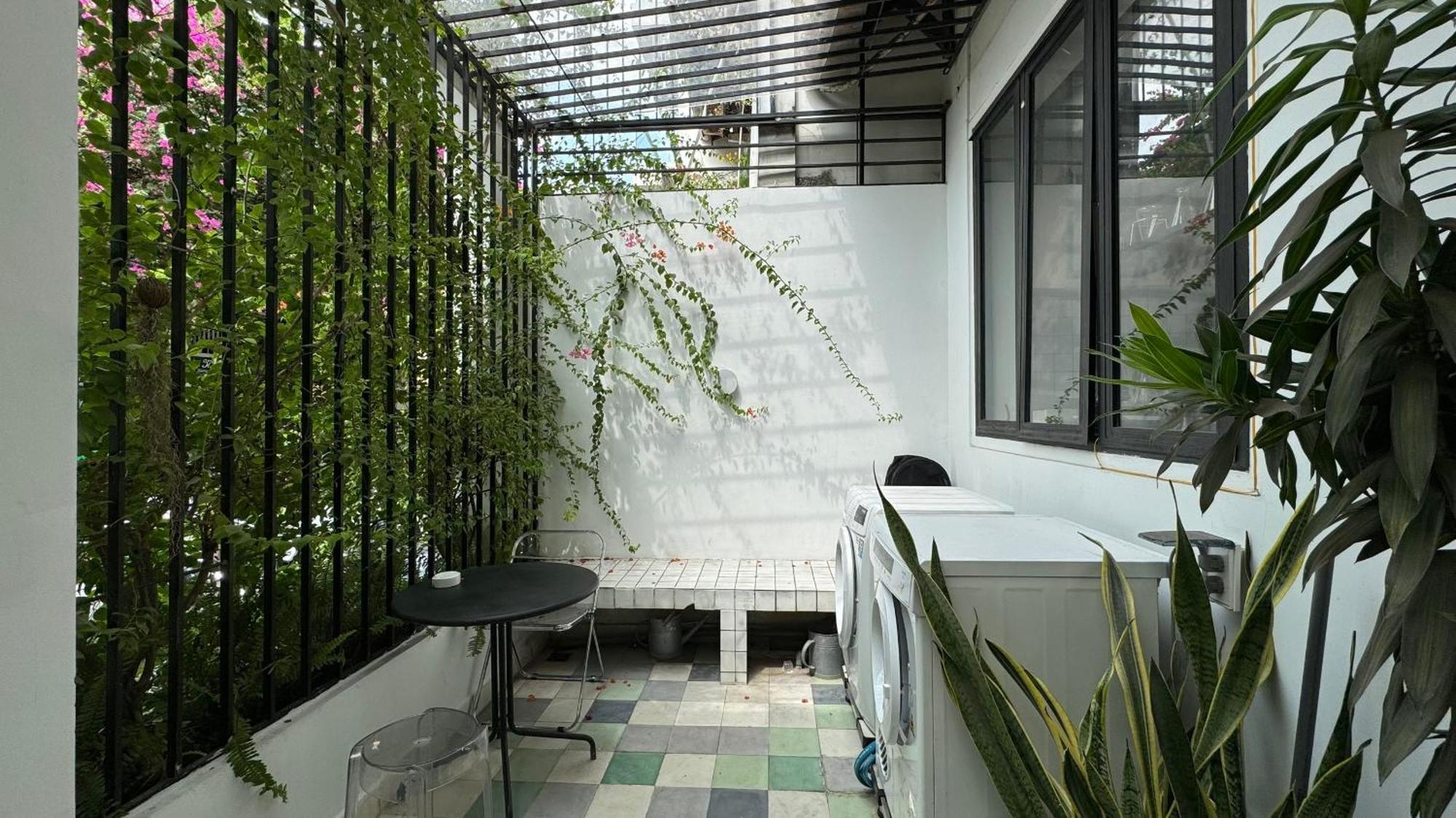 Botanist Lab Minihotel By Circadian Inn