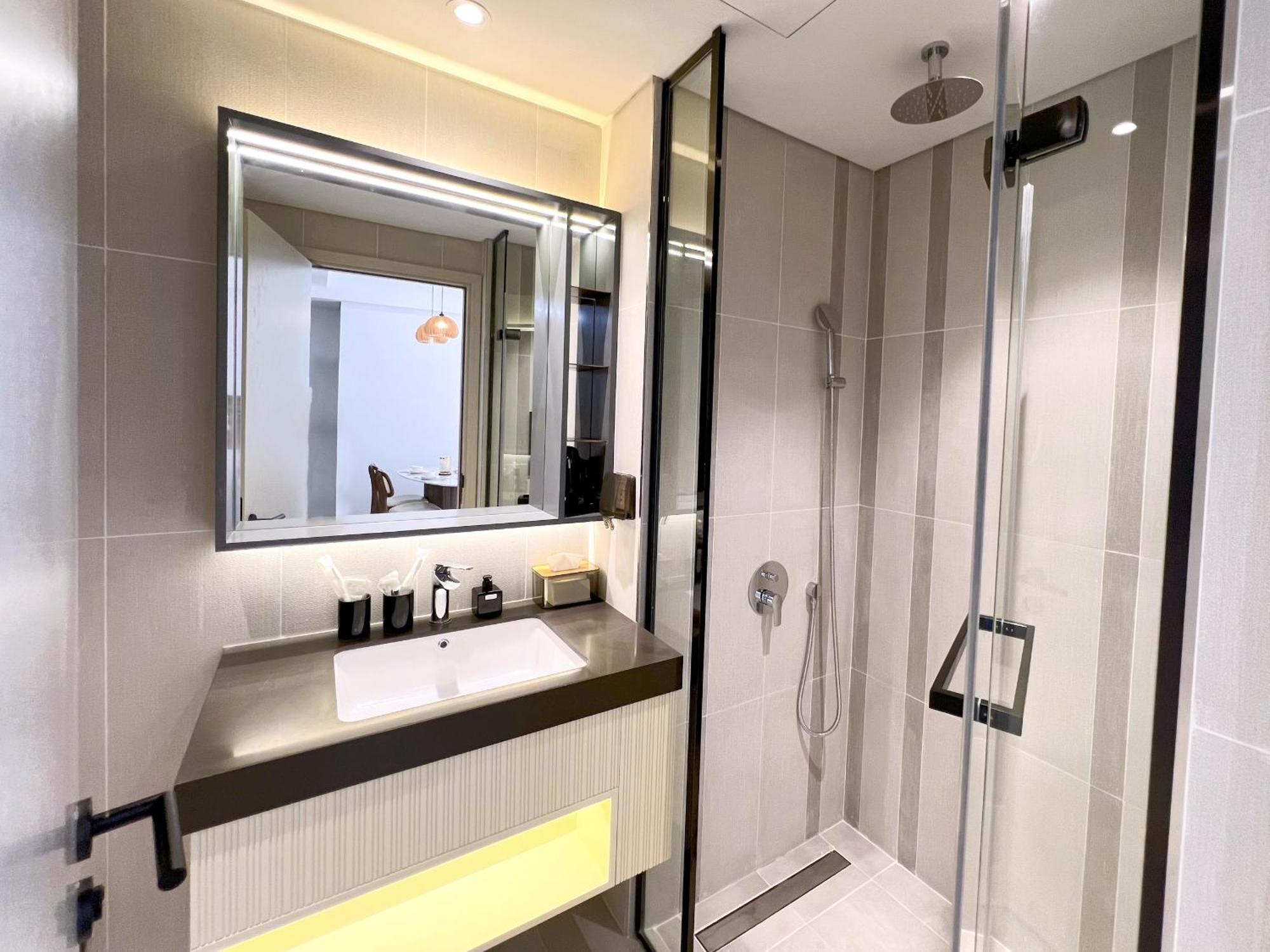 Cardinal Court 2br Luxury In Phu My Hung * Ho Chi Minh City