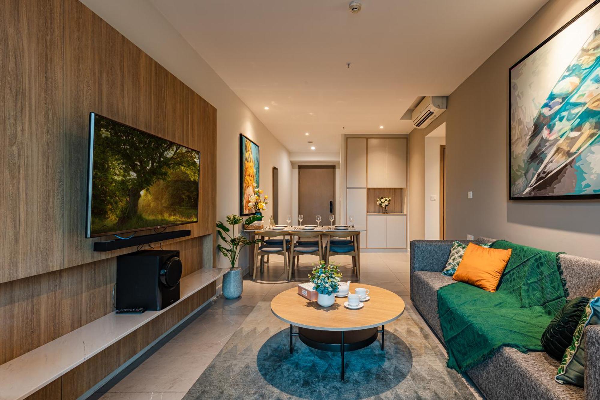 Luxury 2 Or 3br In Dist 1 N Pool, Gym, Airport Pickup Apartment *