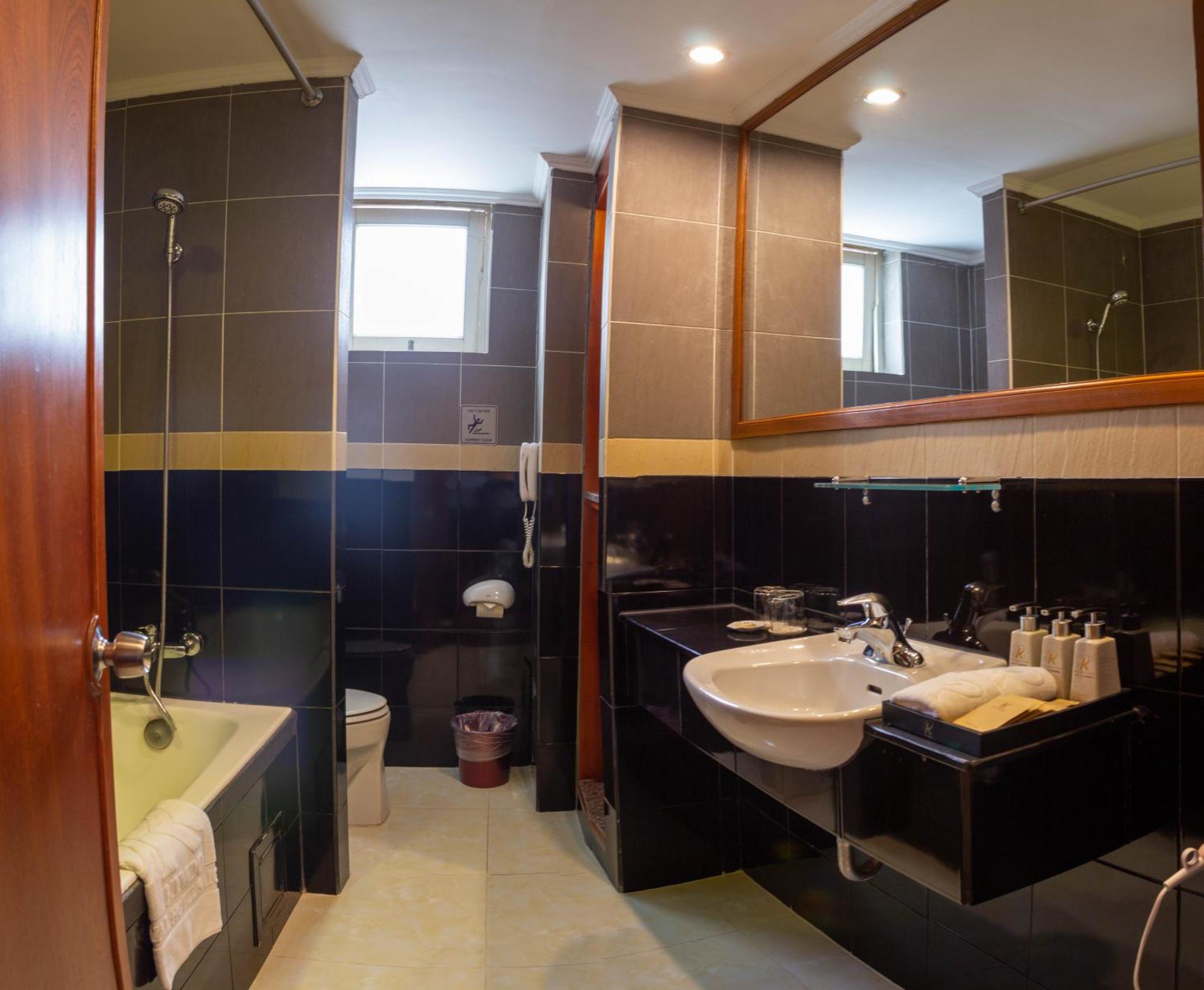 Royal Saigon 4*