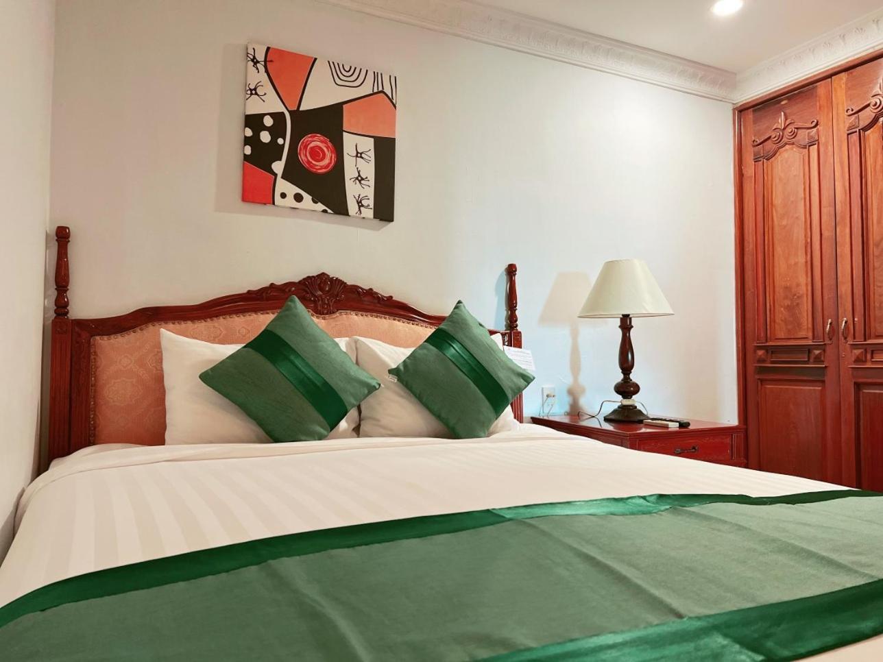 Riverside Saigon 3*