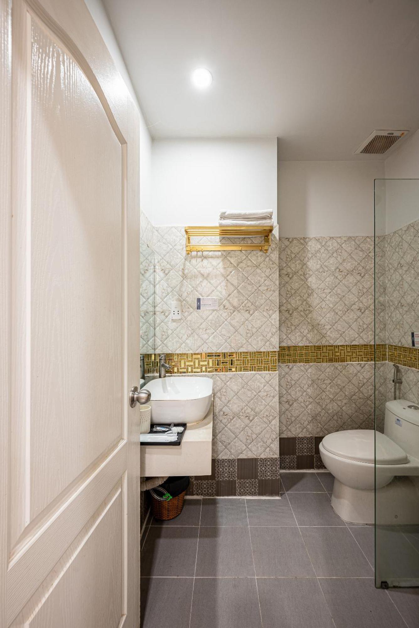 Joy Cong Hoa Khách sạn 3*