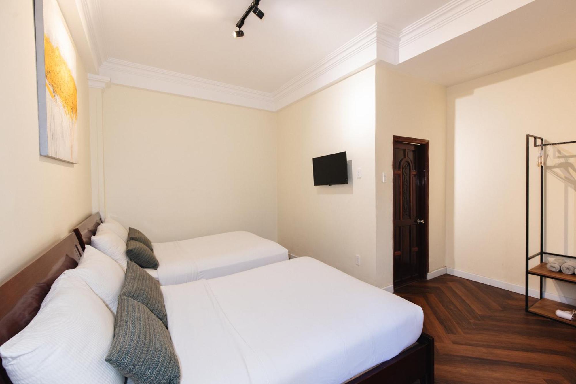 9 And Hostel