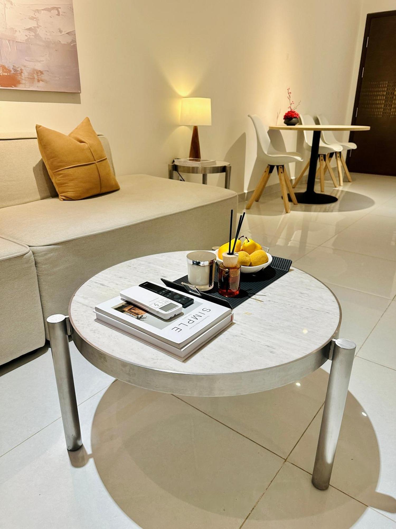 Fuzzi - Downtown Modern 1br Near Buivien Walking Street Soho Apartment Ho Chi Minh City