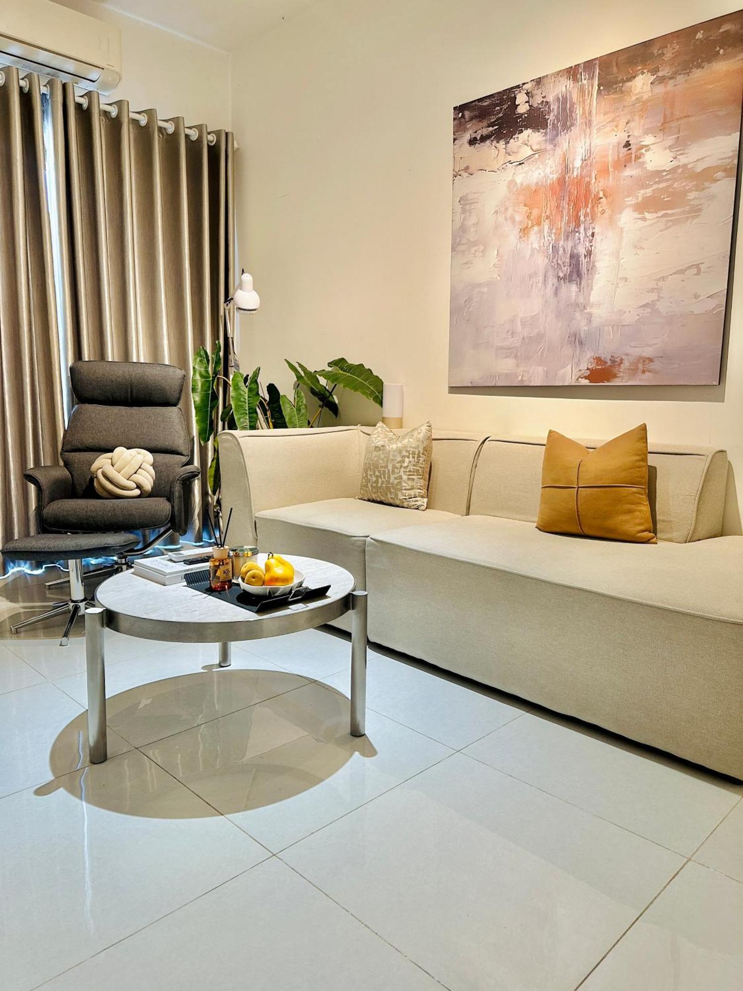 Fuzzi - Downtown Modern 1br Near Buivien Walking Street Soho * Ho Chi Minh City
