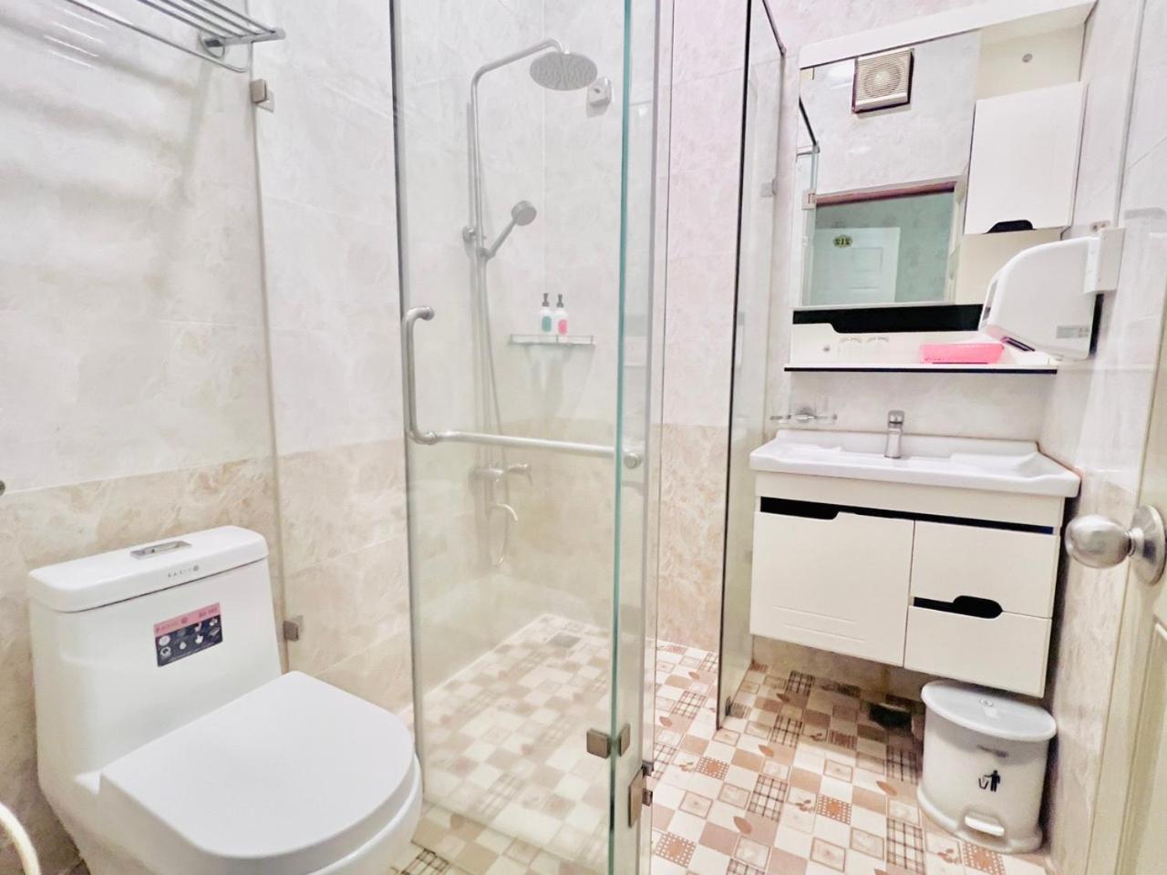 Truc Huyen Hotel 2*
