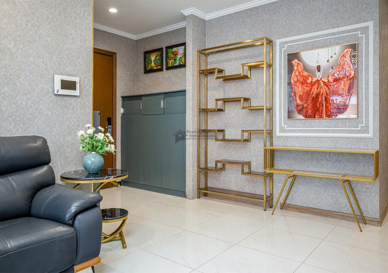 Pangsapuri The Landmark Luxury Vinhomes - The Buildings Nearby Landmark 81 *