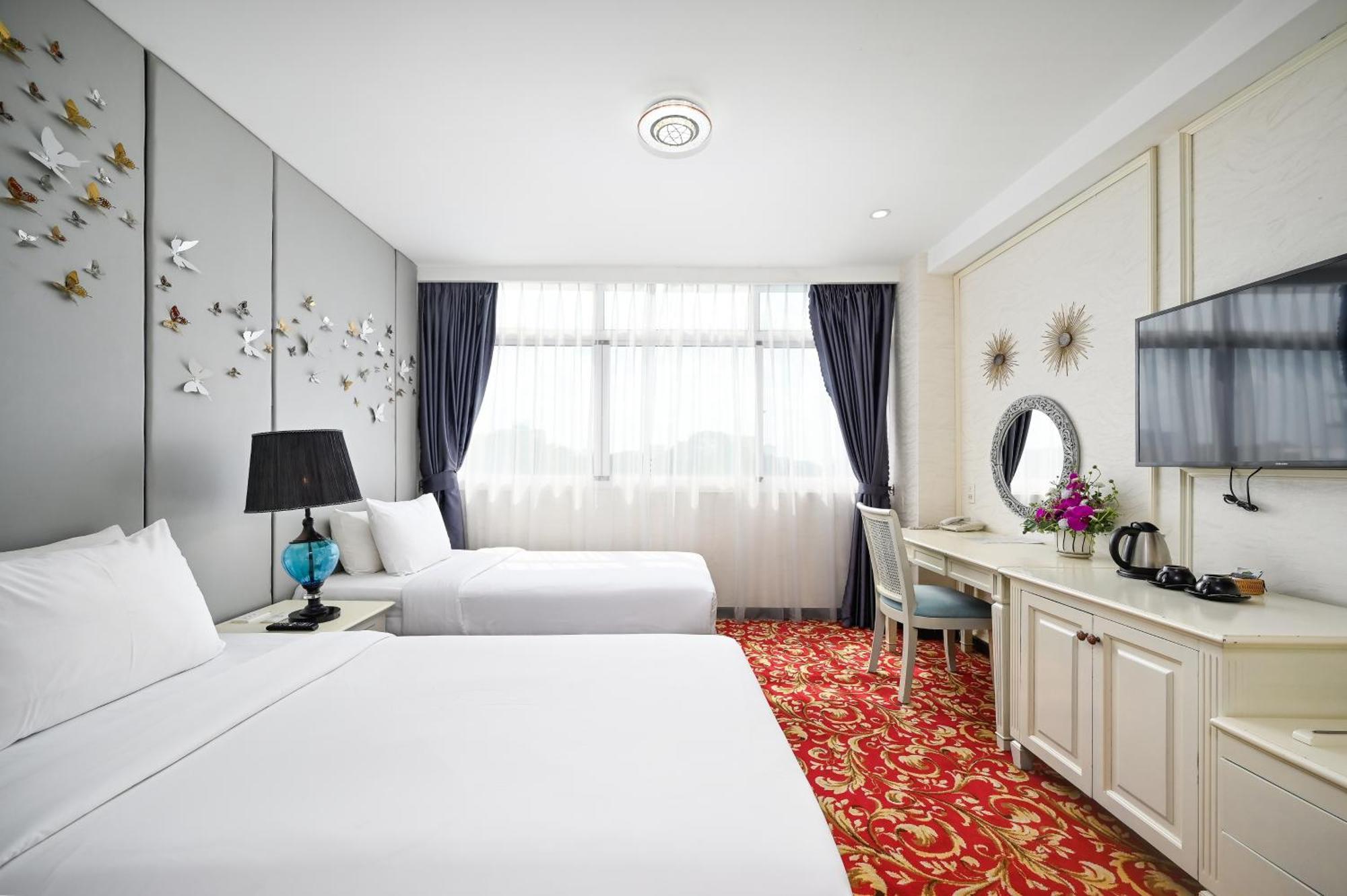 California Saigon & Rooftop Pool 3*
