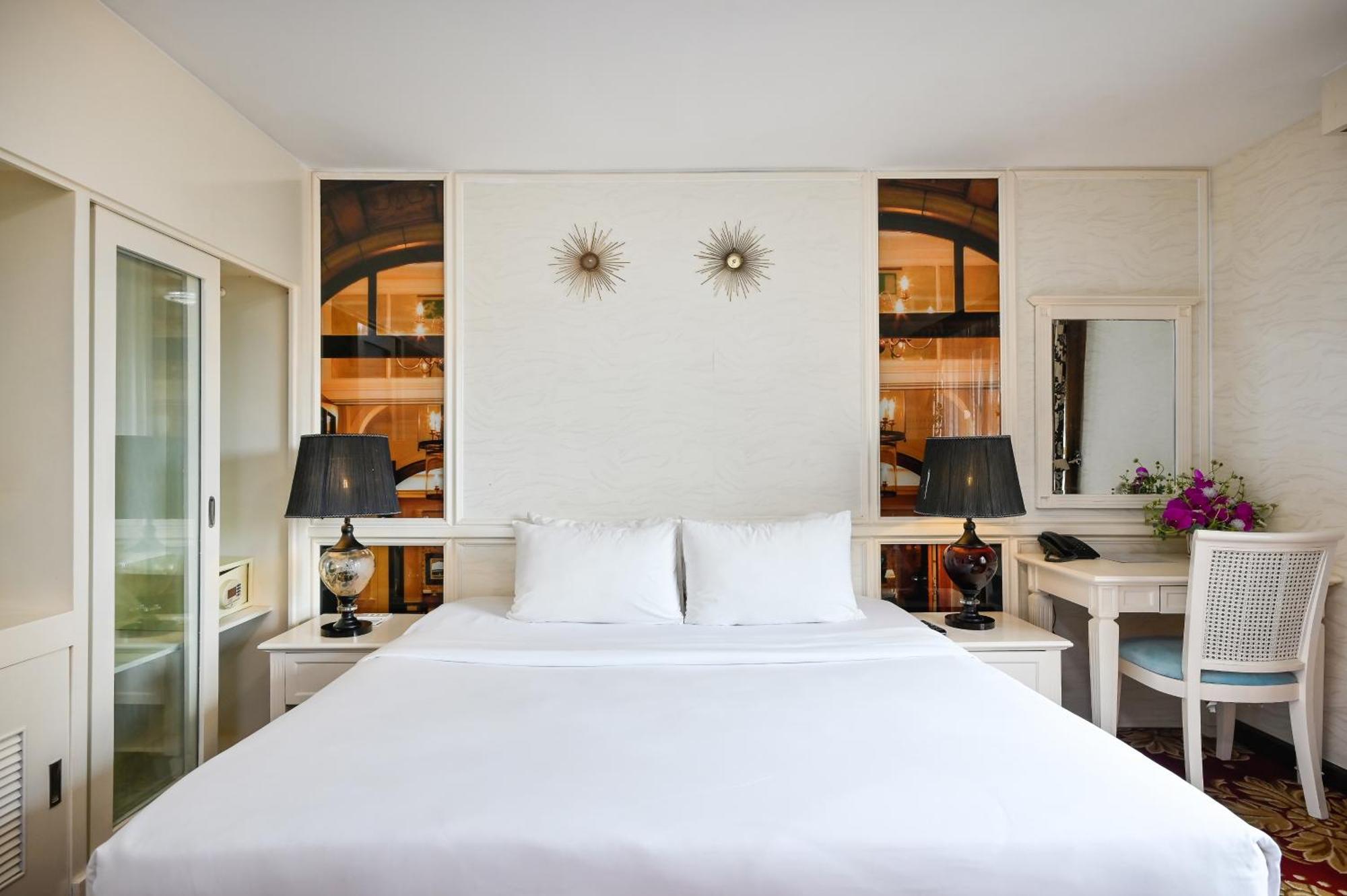California Saigon & Rooftop Pool