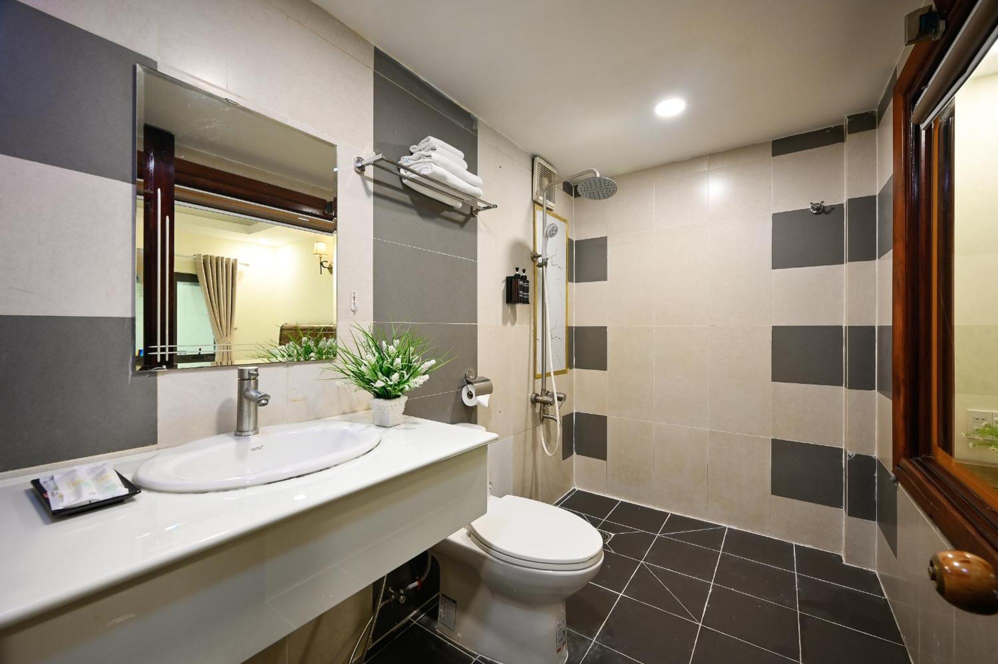 Khách sạn Red Sun Airport Saigon 3*