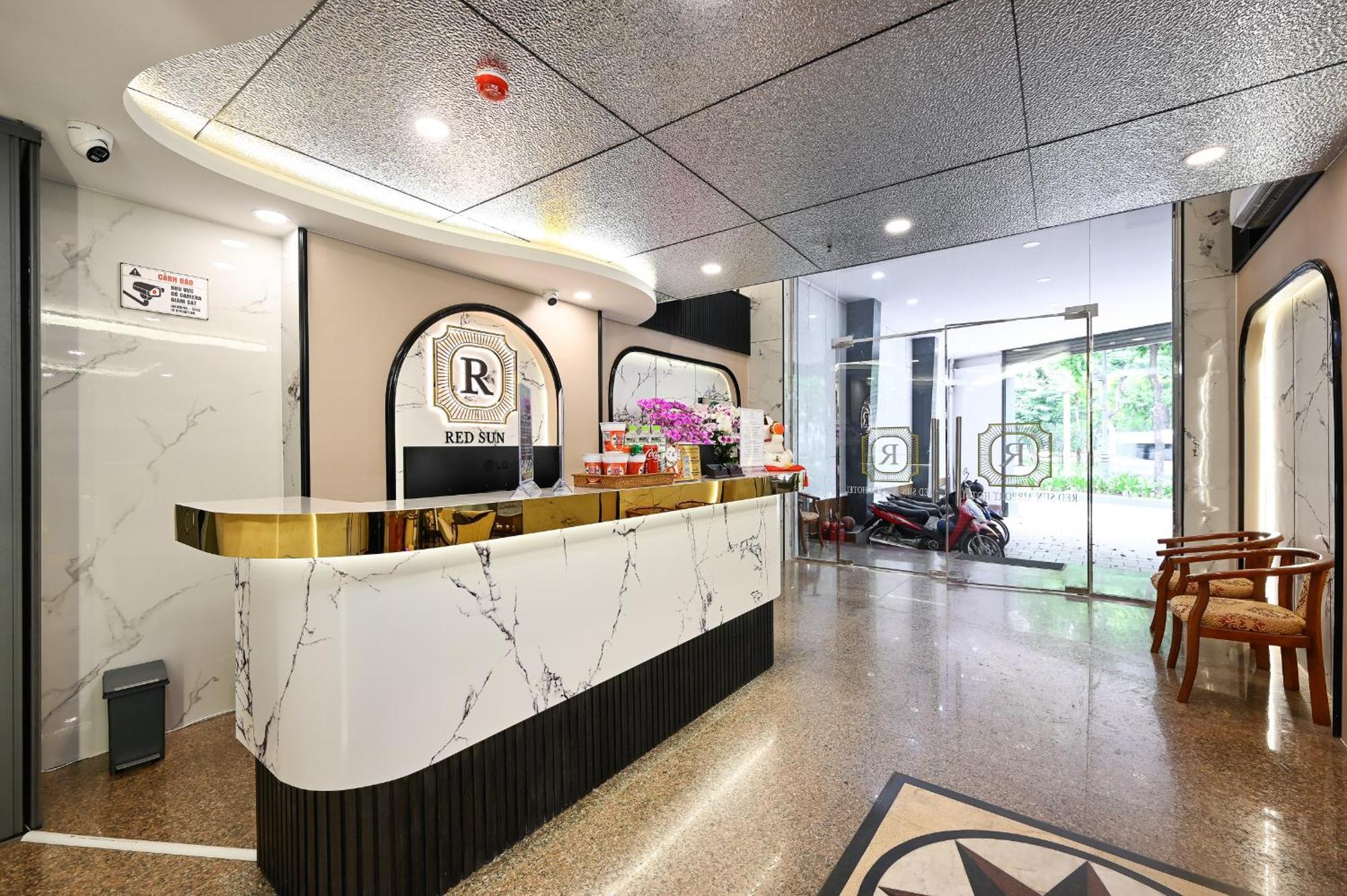Red Sun Airport Saigon Khách sạn 3*