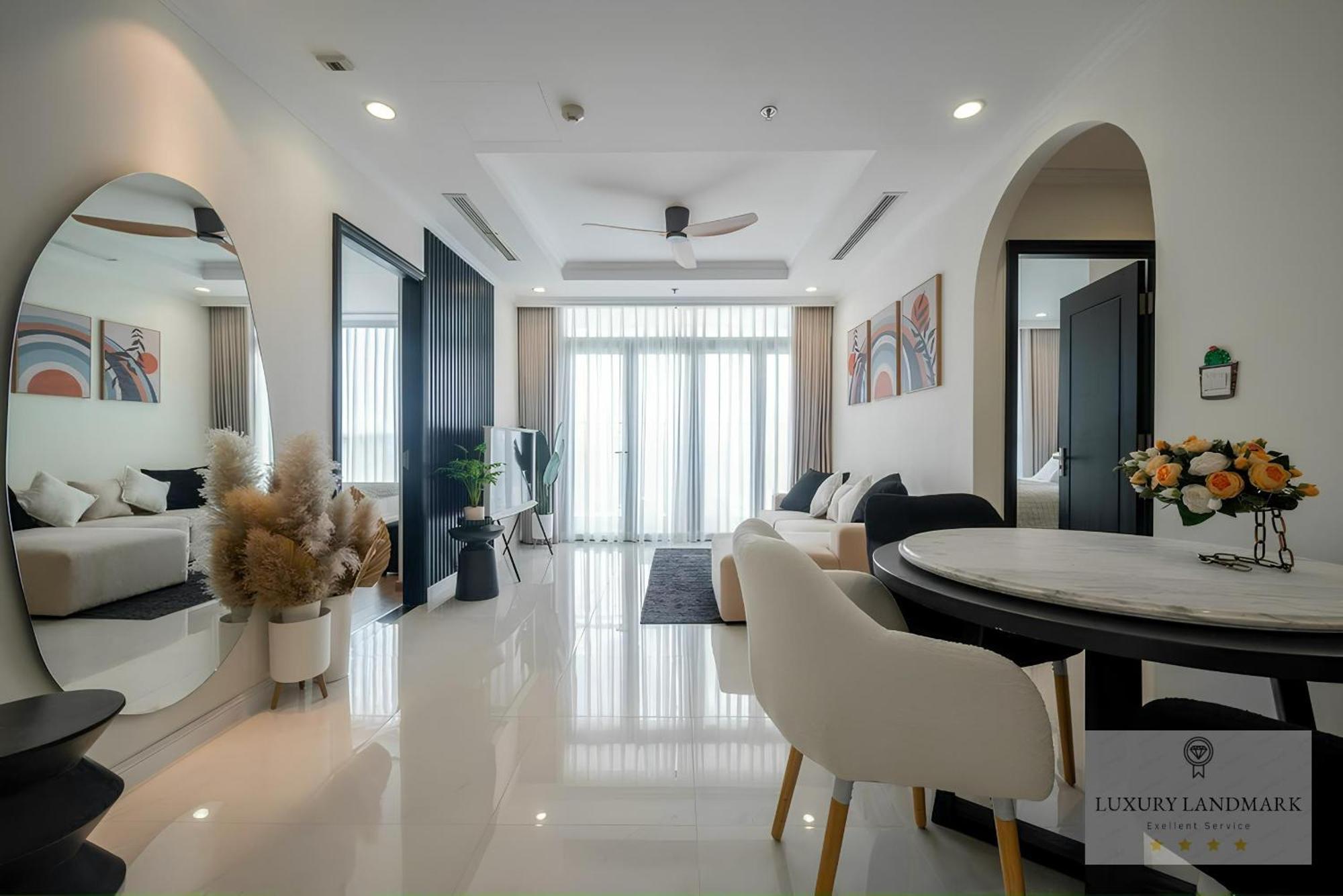 Aparthotel Sky Park - Vinhomes Central Park 4*
