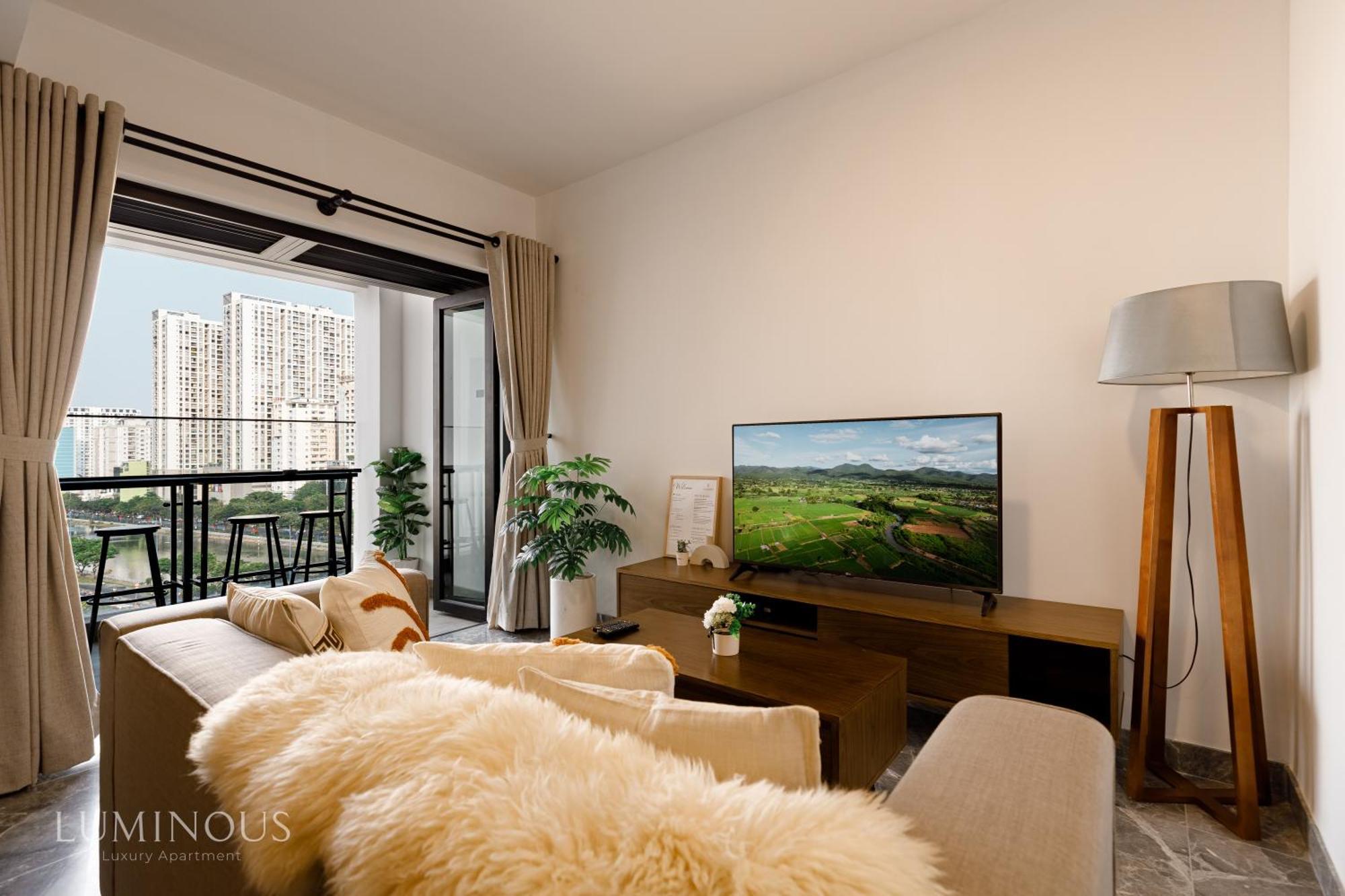 Modern District 1 2br&3br D1&zenity Outdoor Jacuzzi Pool Apartment