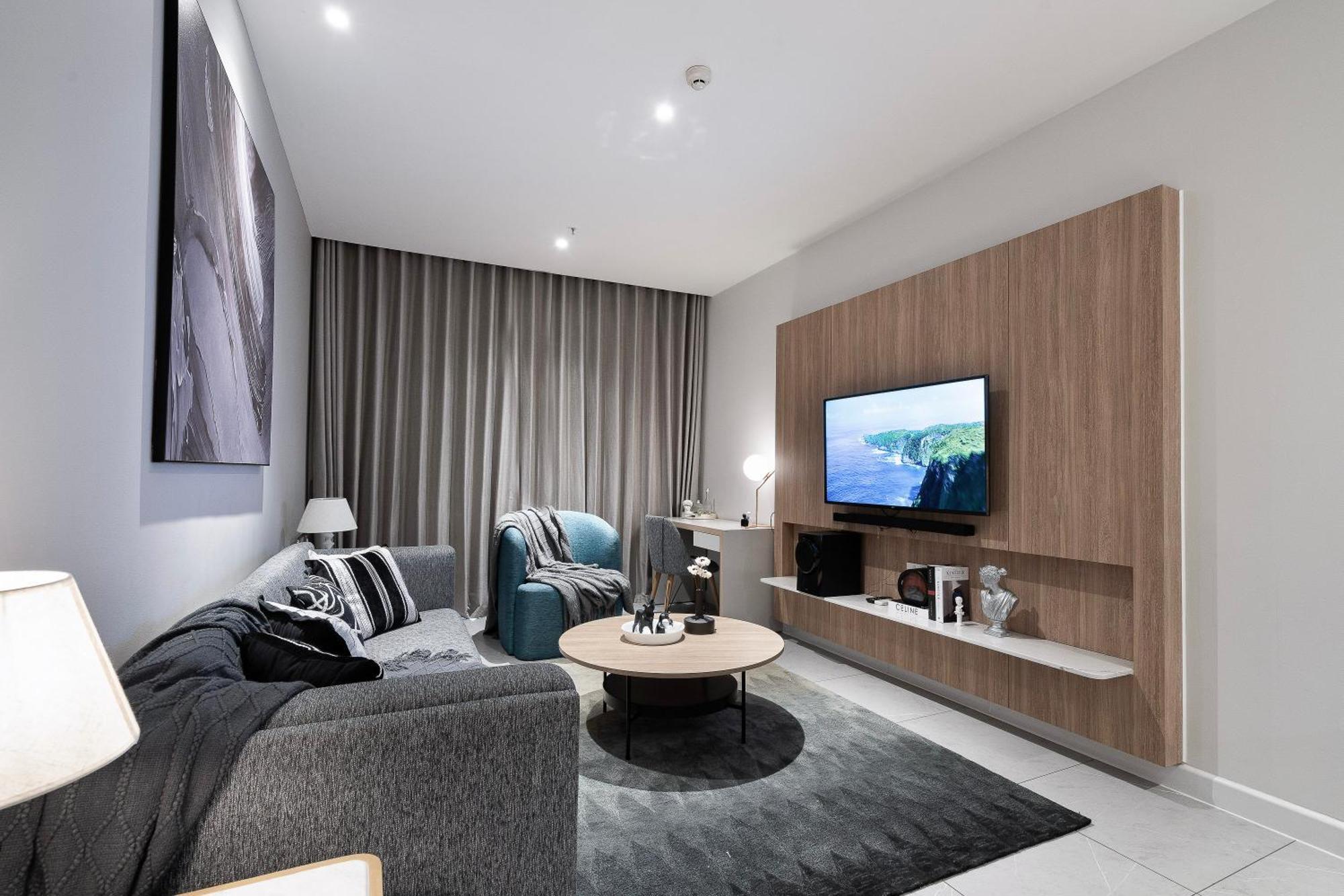 Modern District 1 2br&3br D1&zenity Outdoor Jacuzzi Pool Apartment