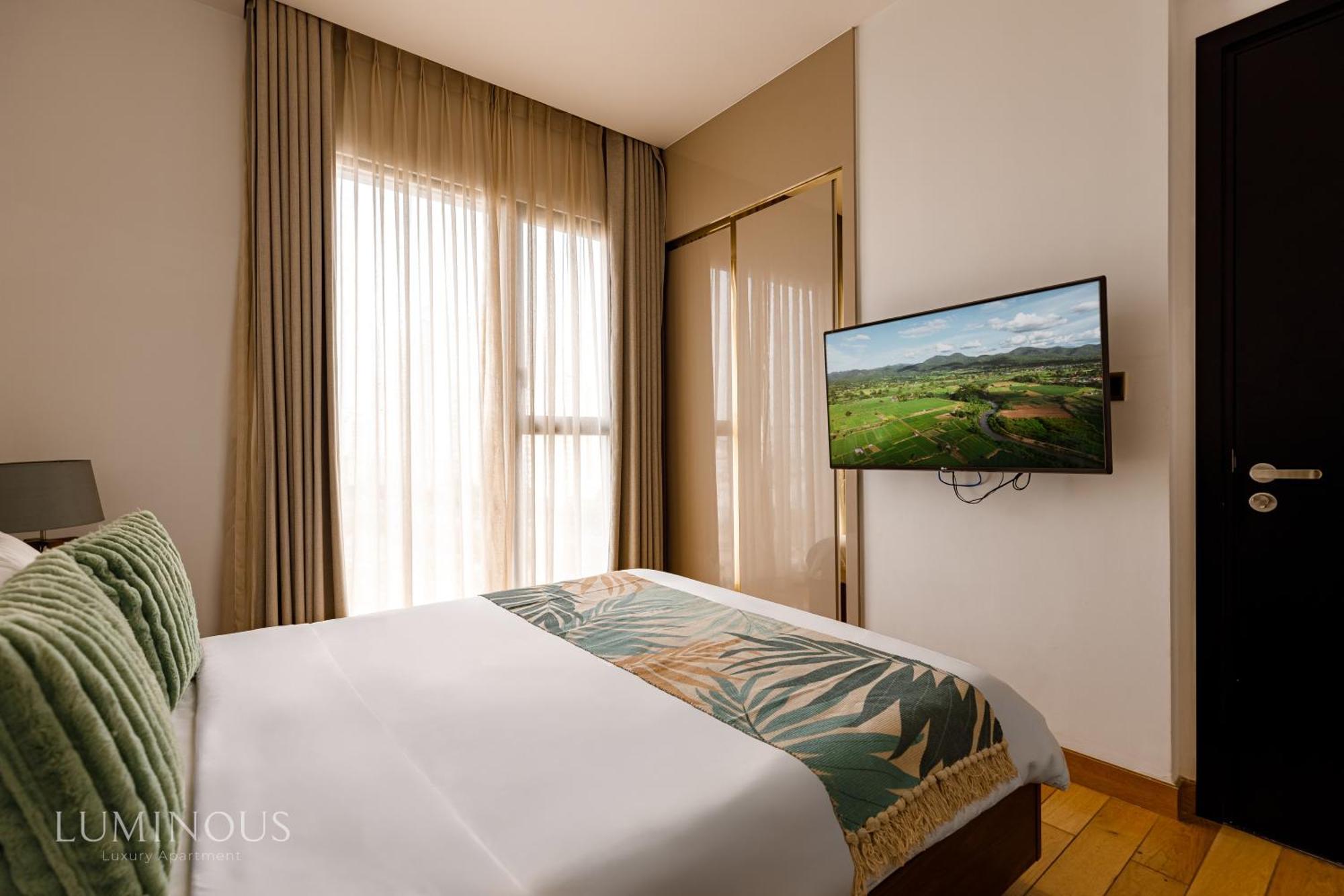 Modern District 1 2br&3br D1&zenity Outdoor Jacuzzi Pool Apartment *