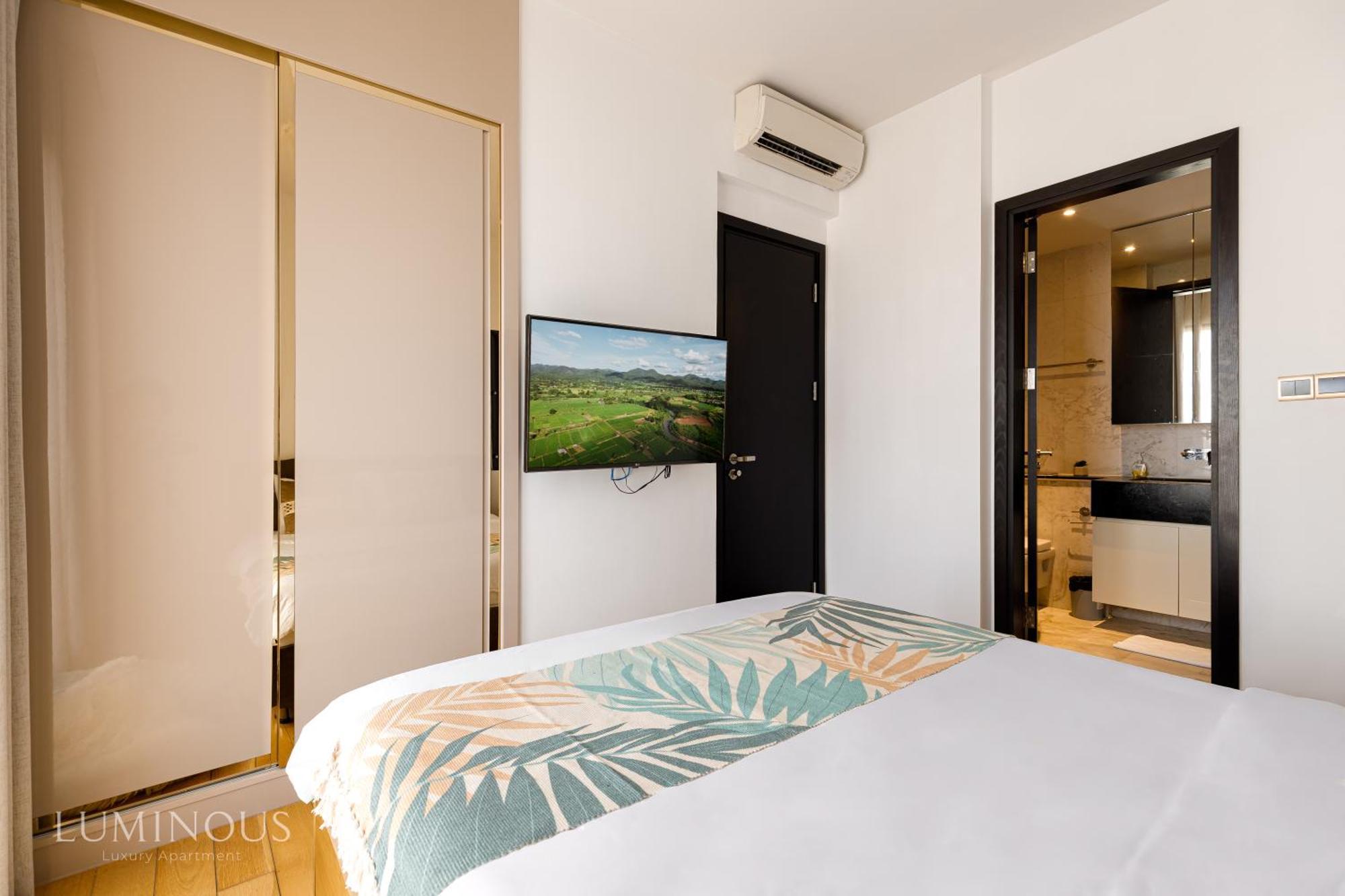 Modern District 1 2br&3br D1&zenity Outdoor Jacuzzi Pool Apartment *