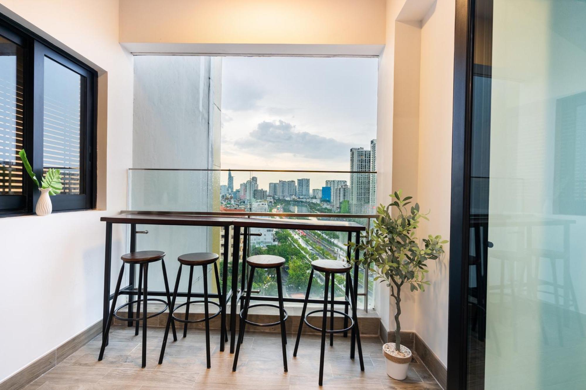 Modern District 1 2br&3br D1&zenity Outdoor Jacuzzi Pool Apartment