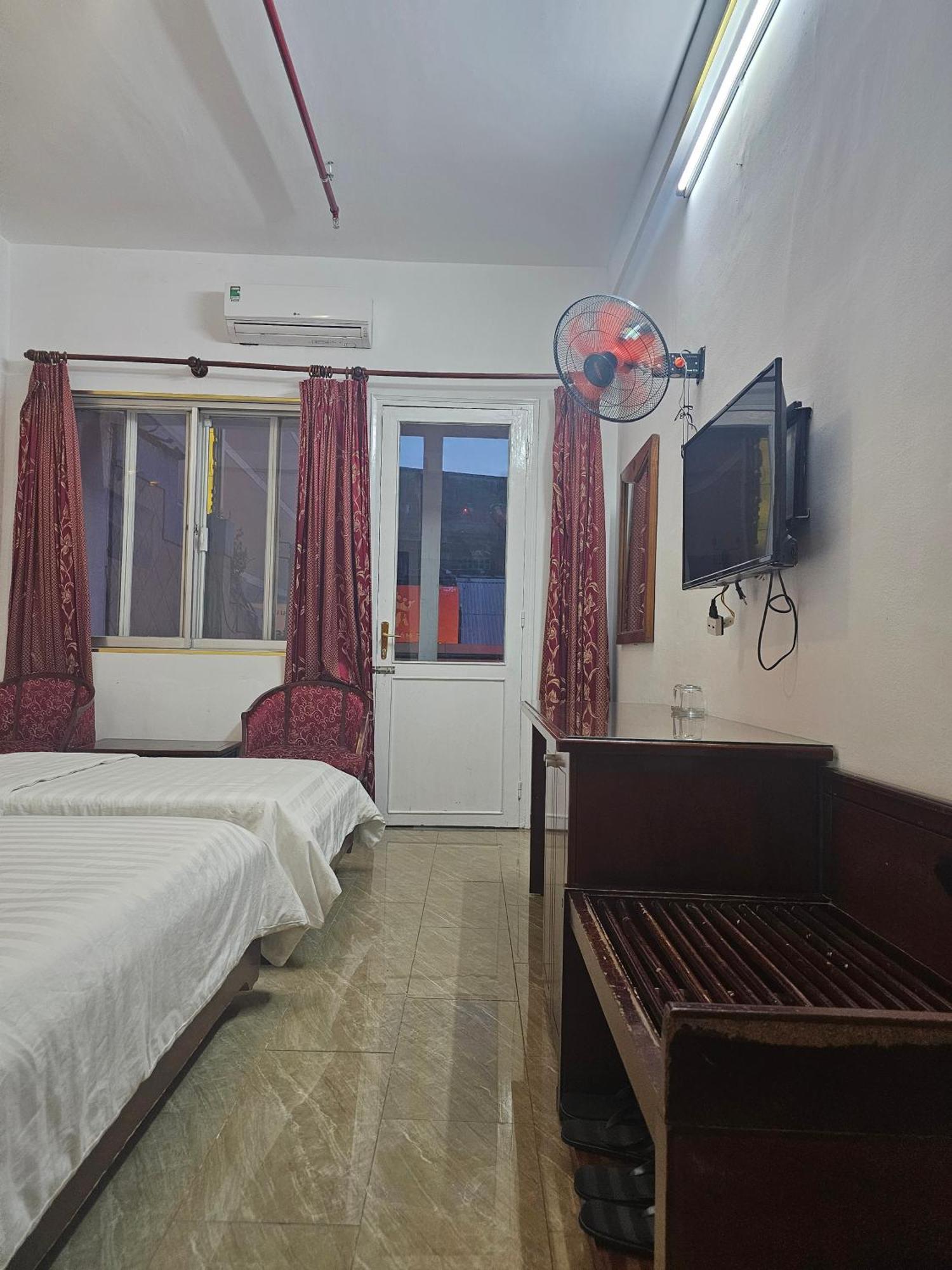 Khach San Trung Mai Hotel 2*