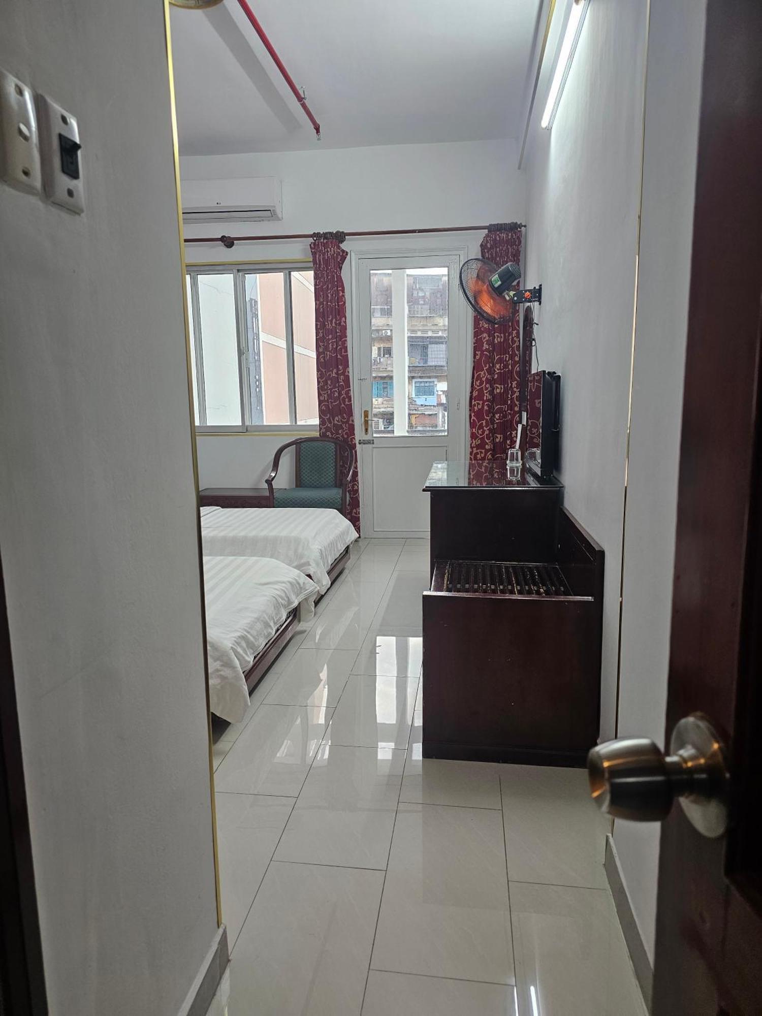 Hotel Khach San Trung Mai