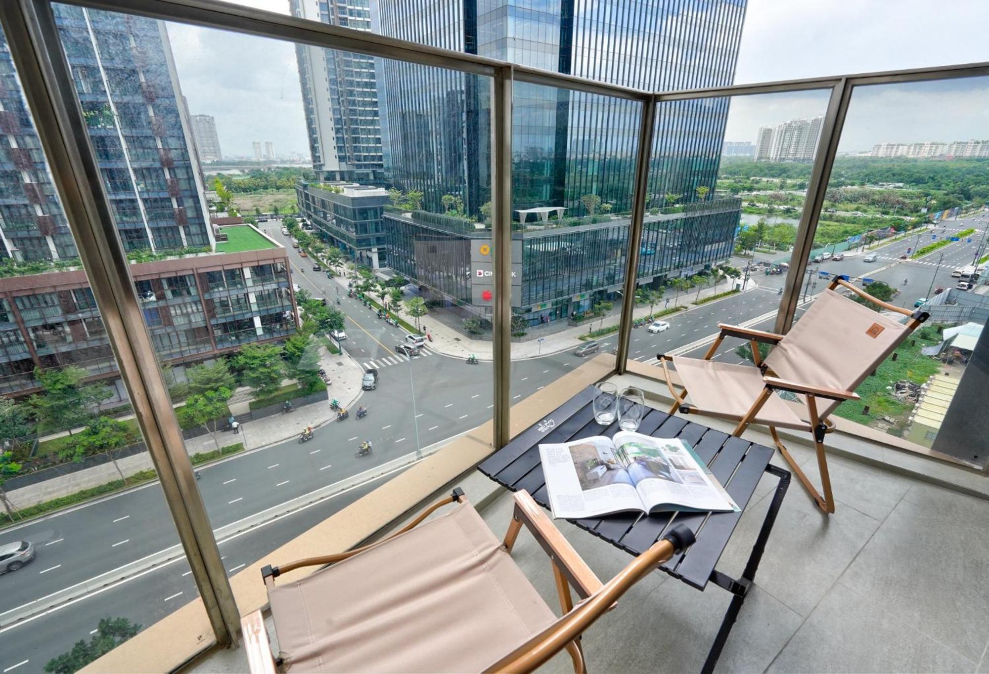 Smile - The Opera Luxury - Infinity Pool * Ho Chi Minh City