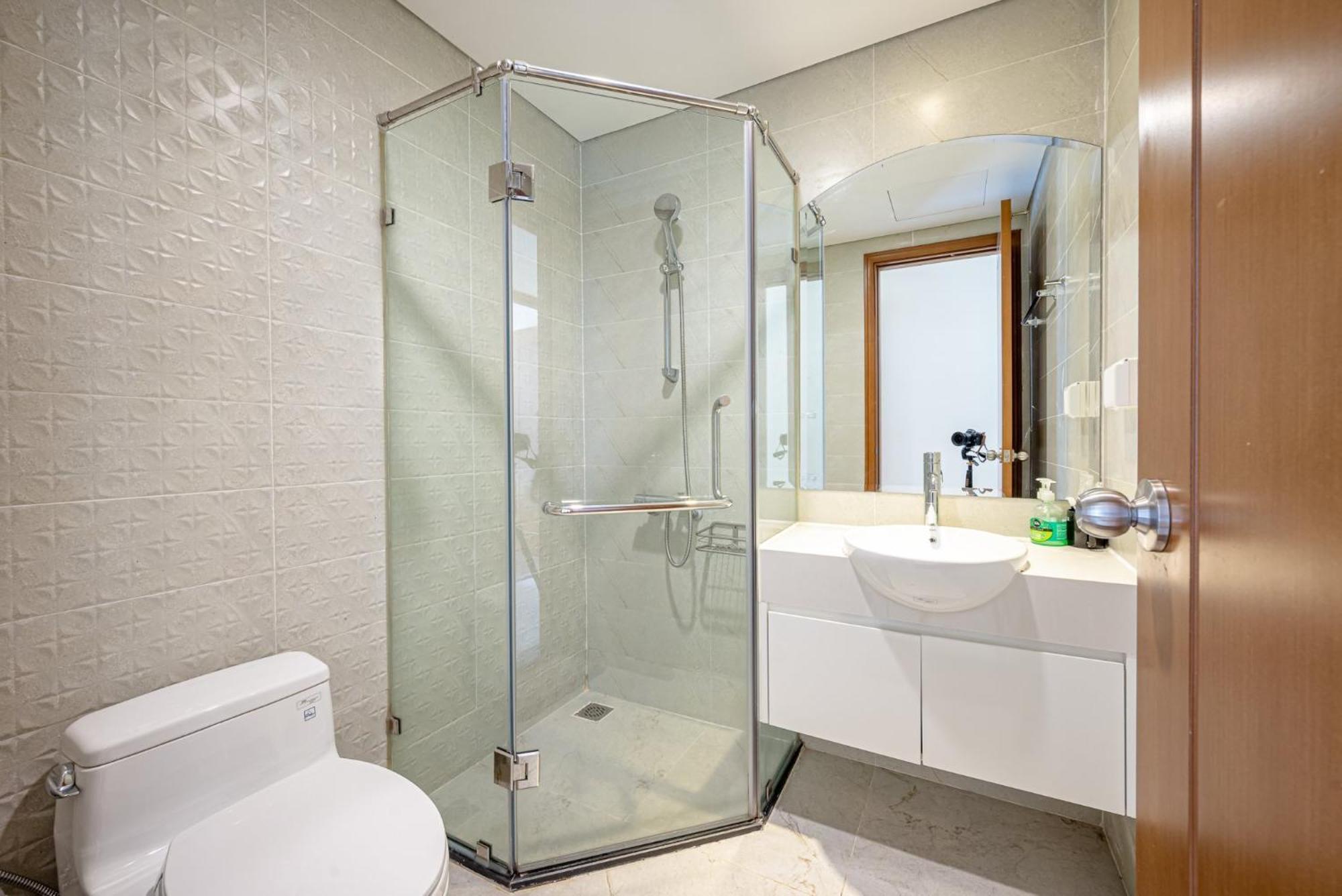 Apartment Liam Service - Vinhome Central Park Ho Chi Minh City