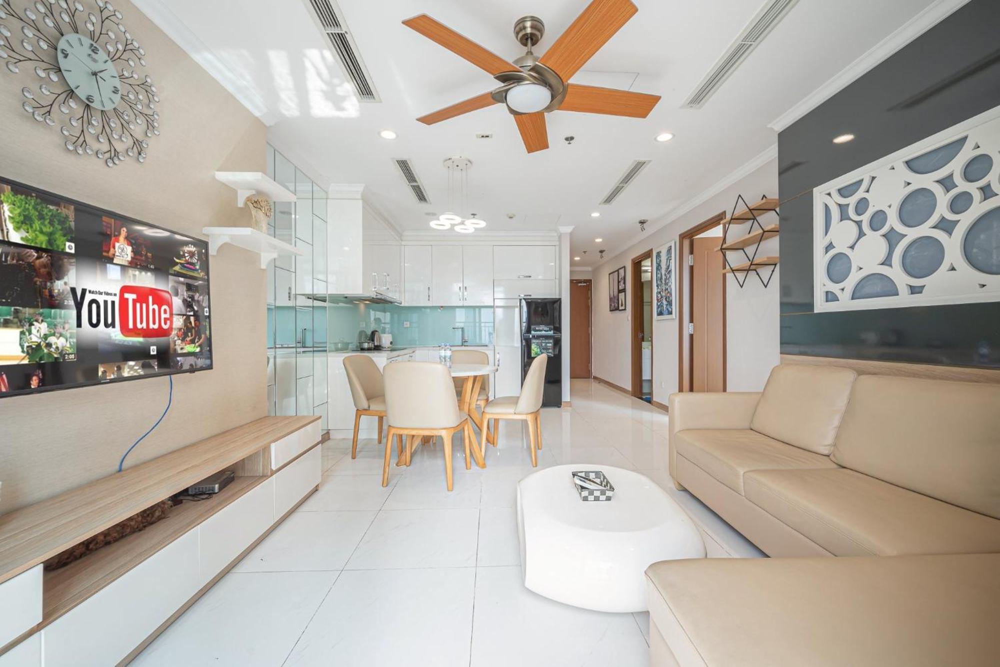 Liam Service - Vinhome Central Park Apartment