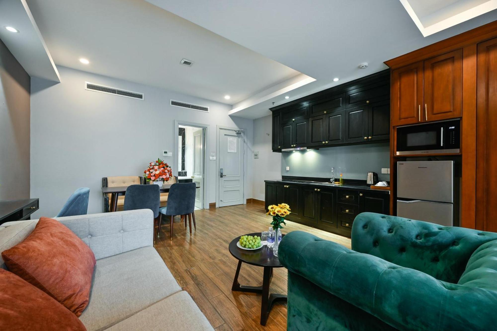 Khách sạn California Saigon & Rooftop Pool 3*