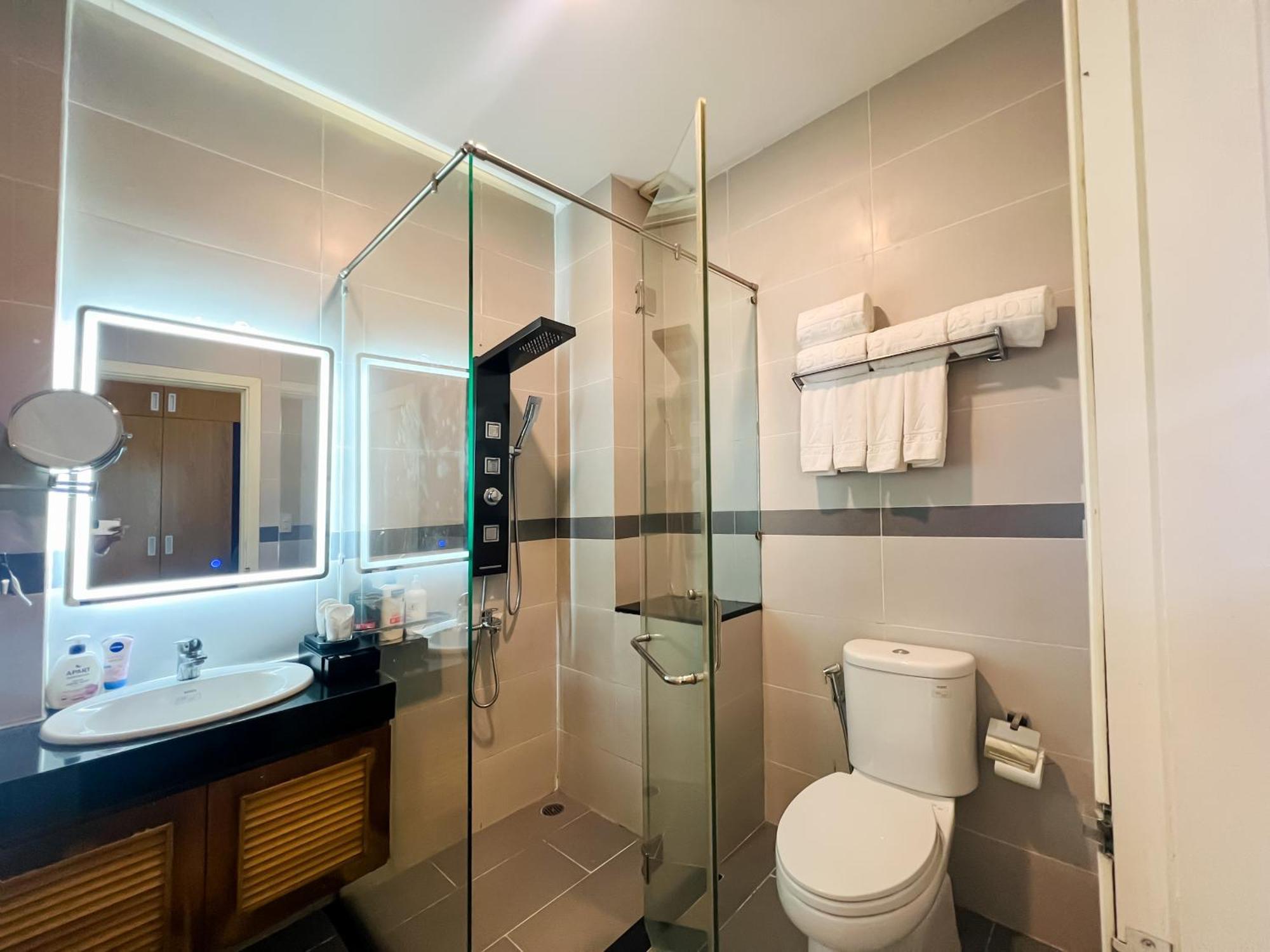 Hotel A25 - 75 Le Thi Hong Gam 2*