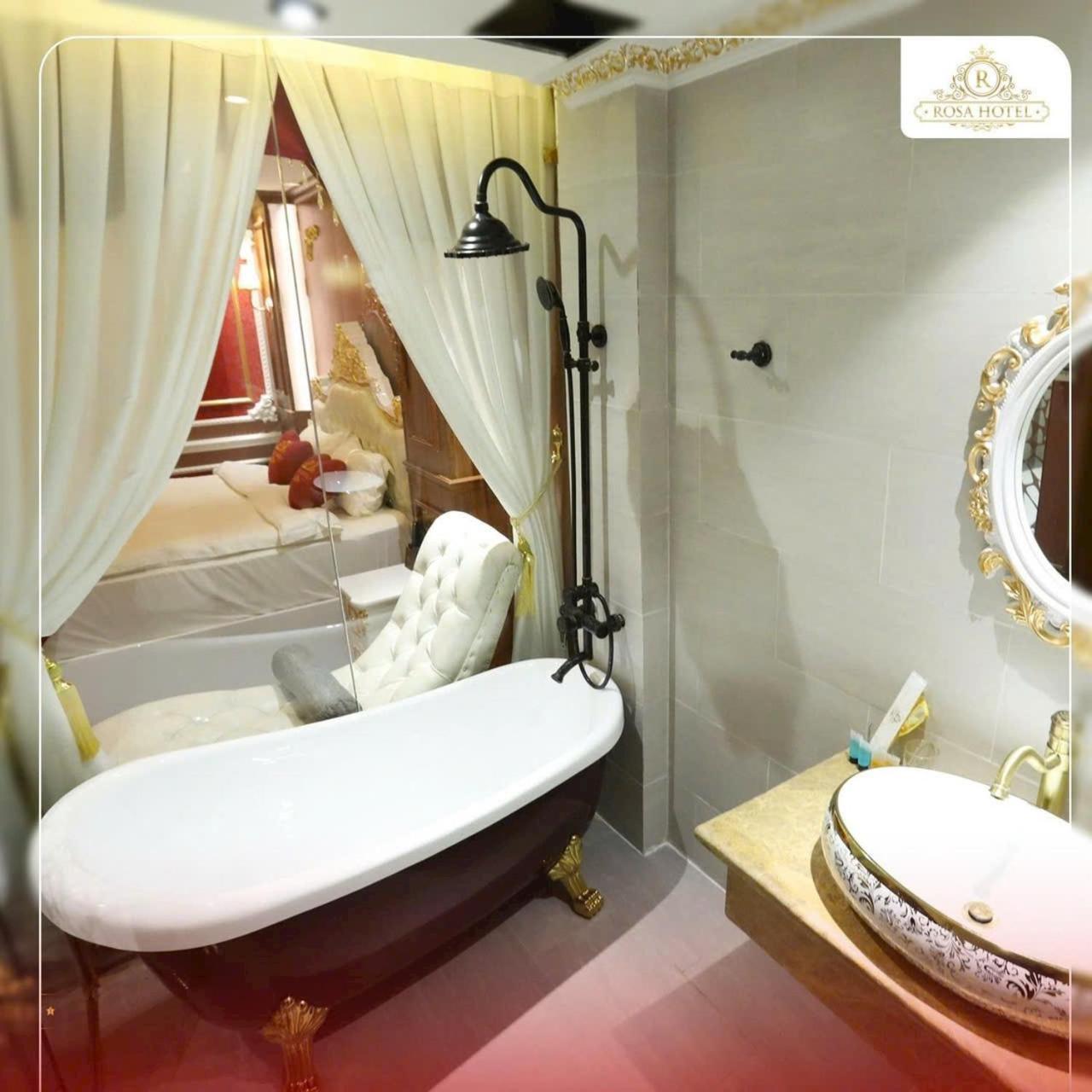 Love hotel Rosa *