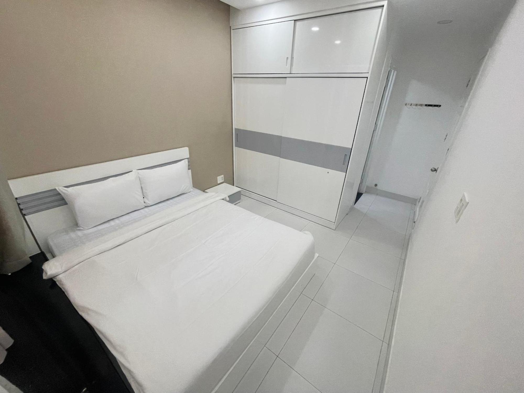 Secc Luxury 2-br Apartment, Scenic Valley, Saigon Exhibition And Convention Center, Fv Hospital, Phu My Hung District 7 *