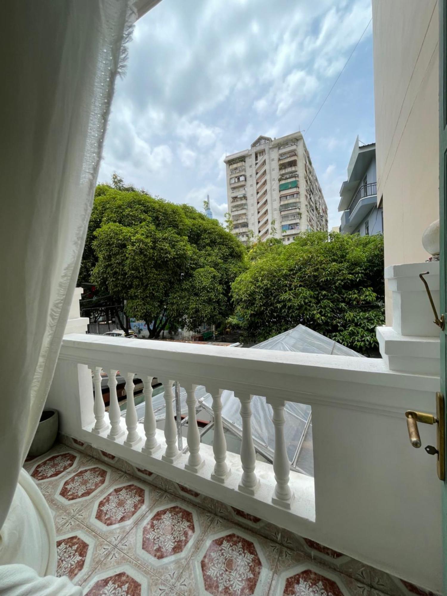 Bed & Breakfast Casa Cocore Charming Old Saigon House *