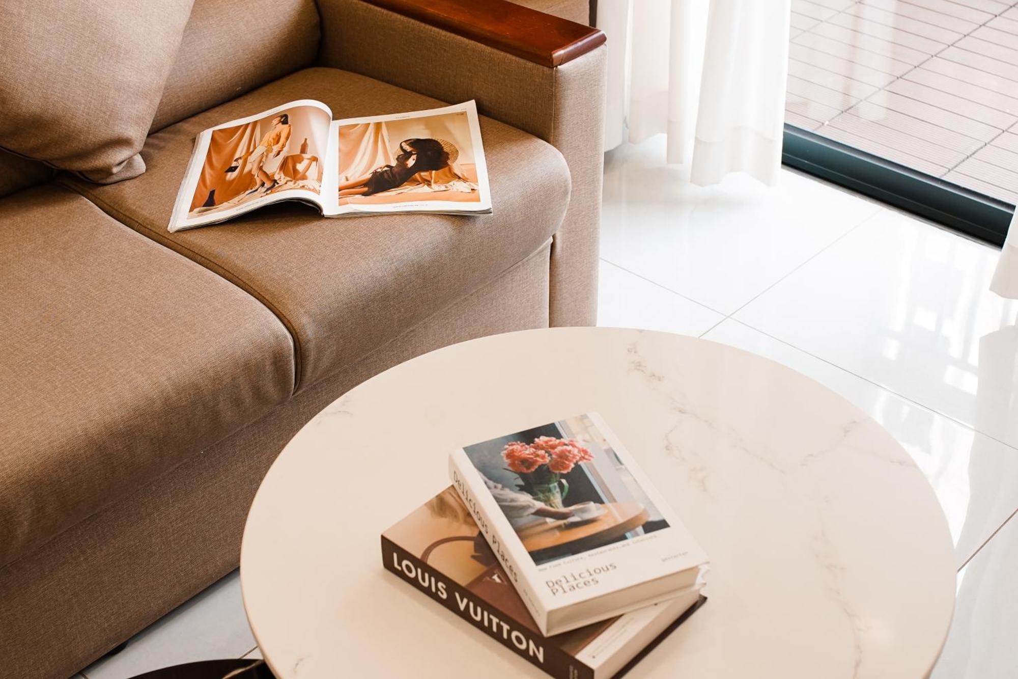 Khách sạn hẻo lánh Smile - Soho Balcony - Morden Comfortable
