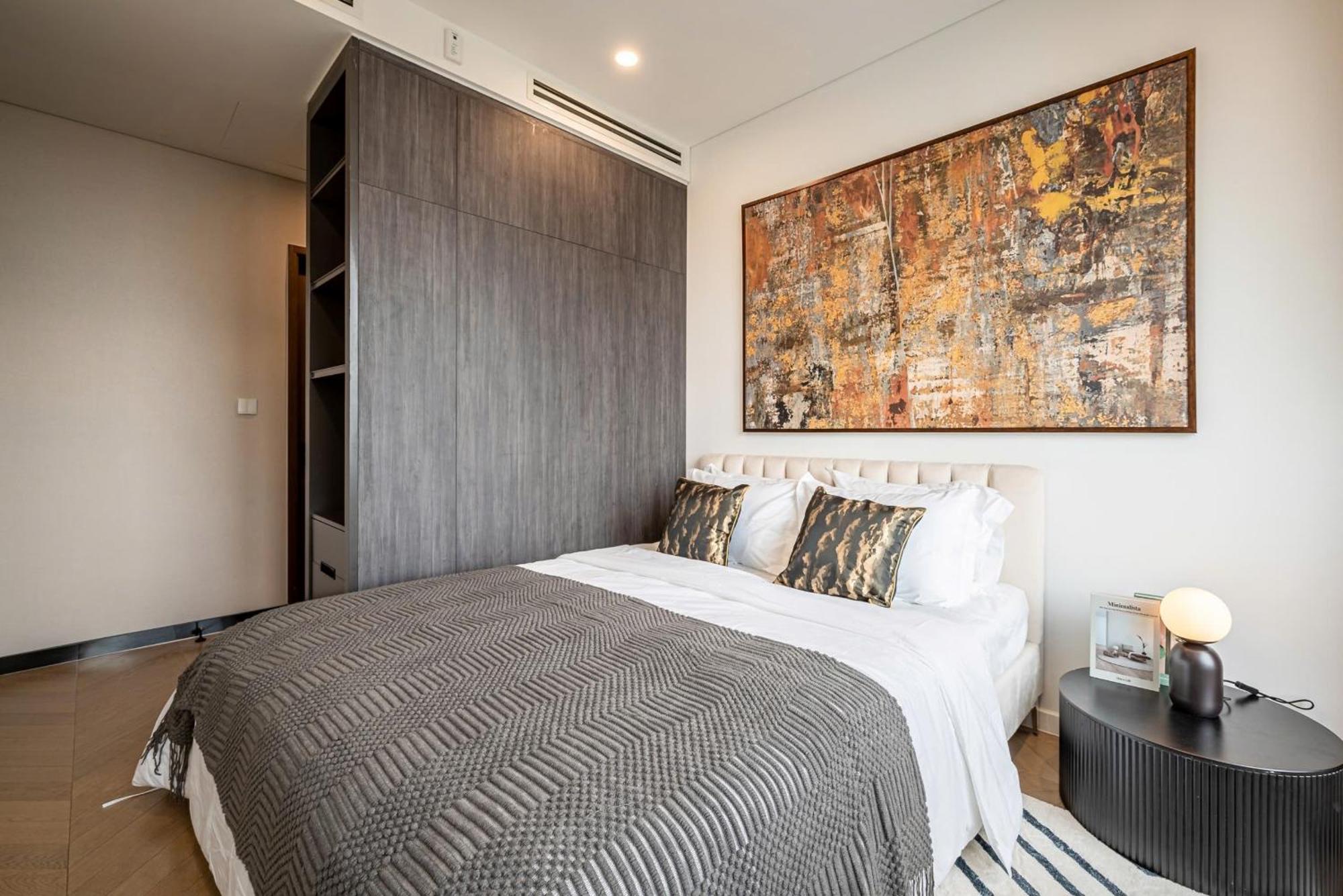 Vinhomes Luxury Art Condotel *