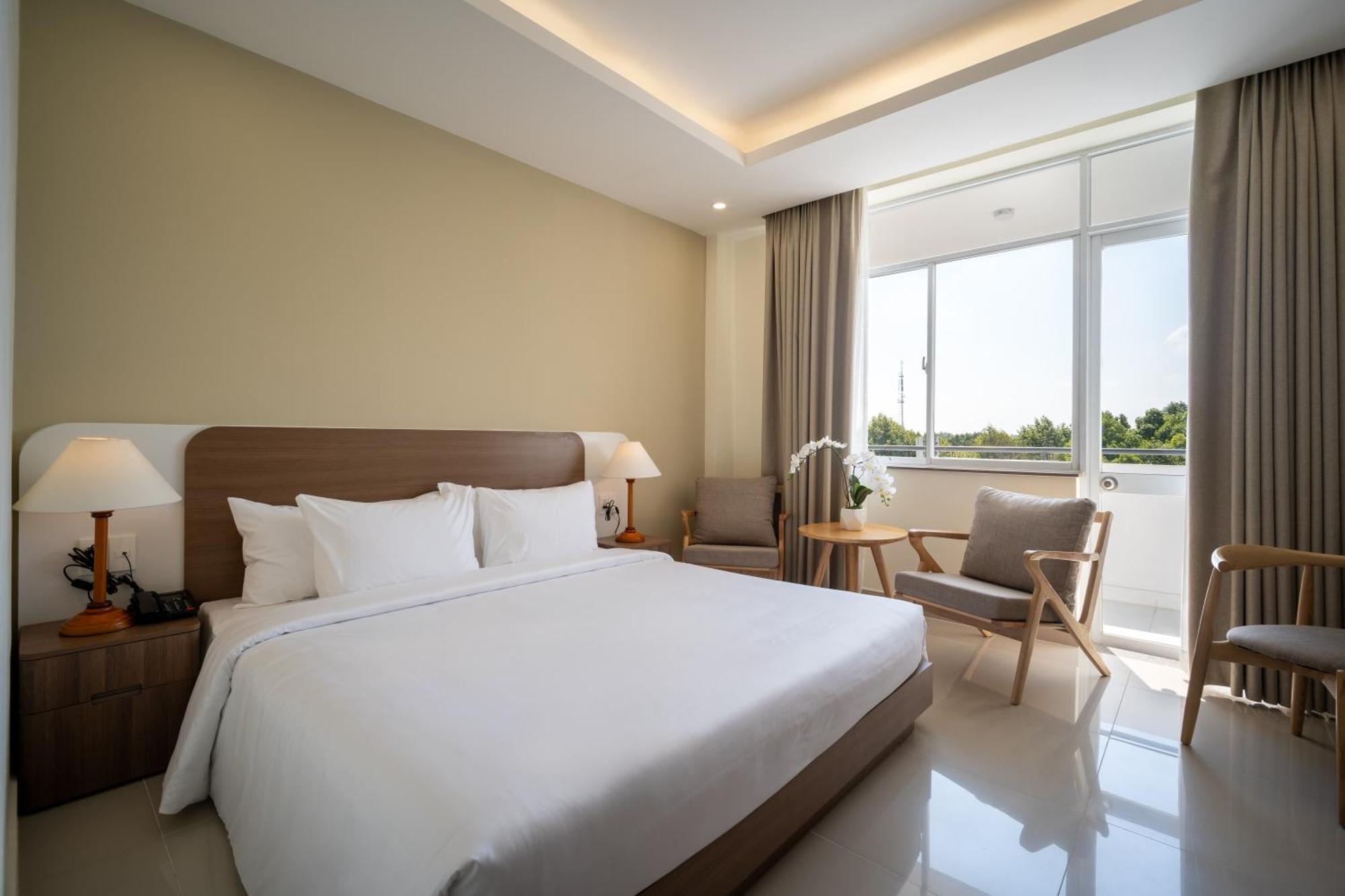 The Hub - Airport Hotel 3*
