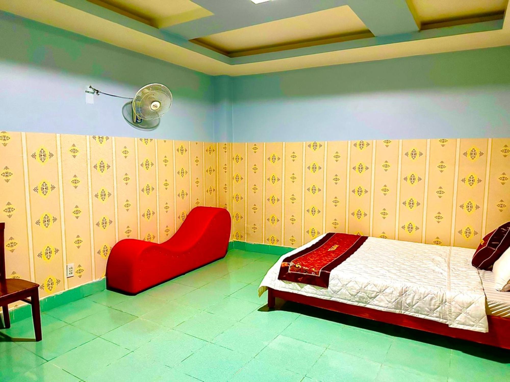 Nhu Quynh Hcm * Ho Chi Minh City