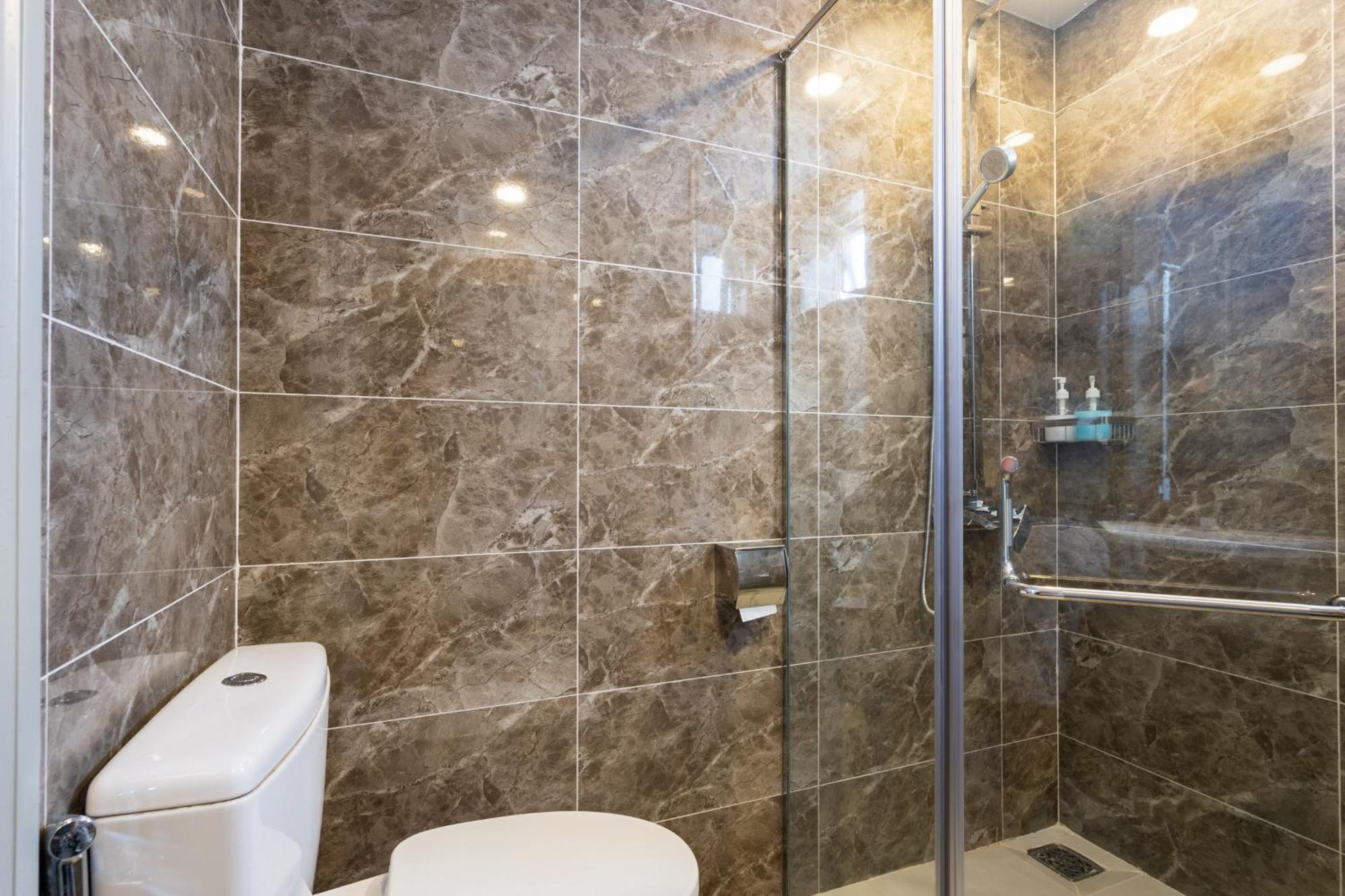Huazhu Hotel 4*