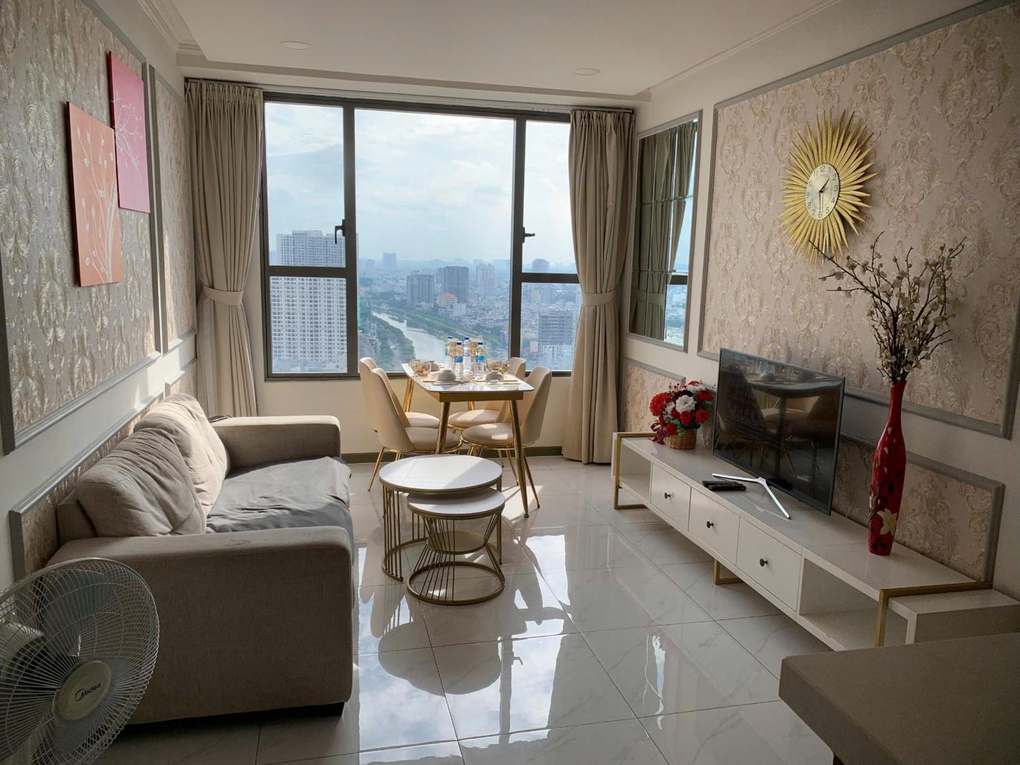 Double E Saigon In Rivergate Building Apartment *