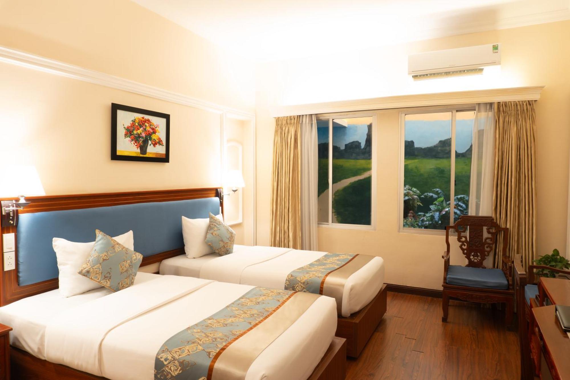 Royal Saigon 4*