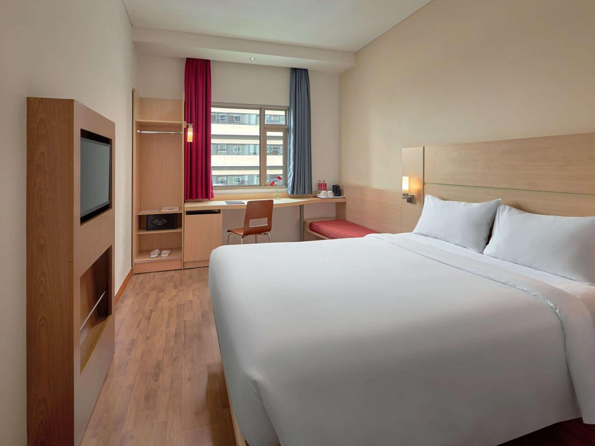 Ibis Saigon South Hotel 3*