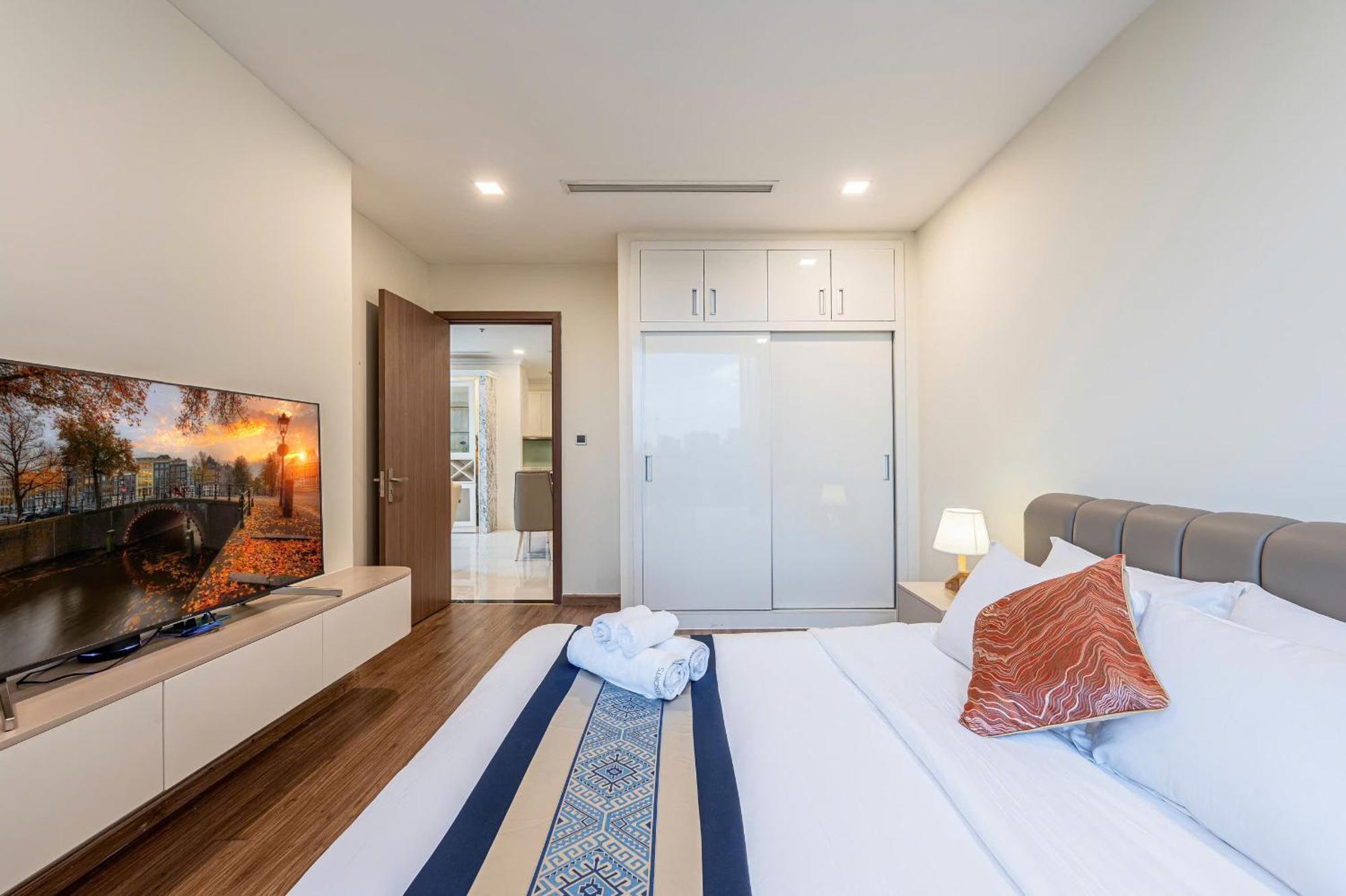 Luxury At Vinhomes Park * Ho Chi Minh City