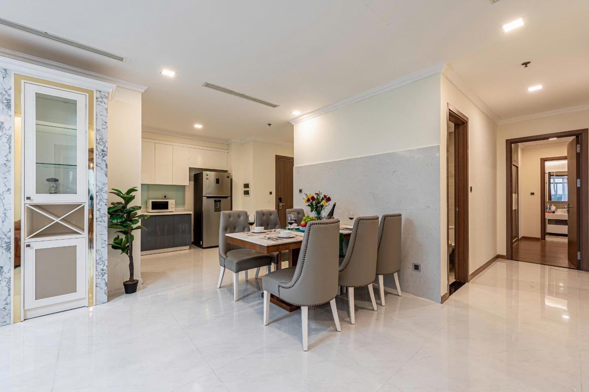 Luxury At Vinhomes Park *