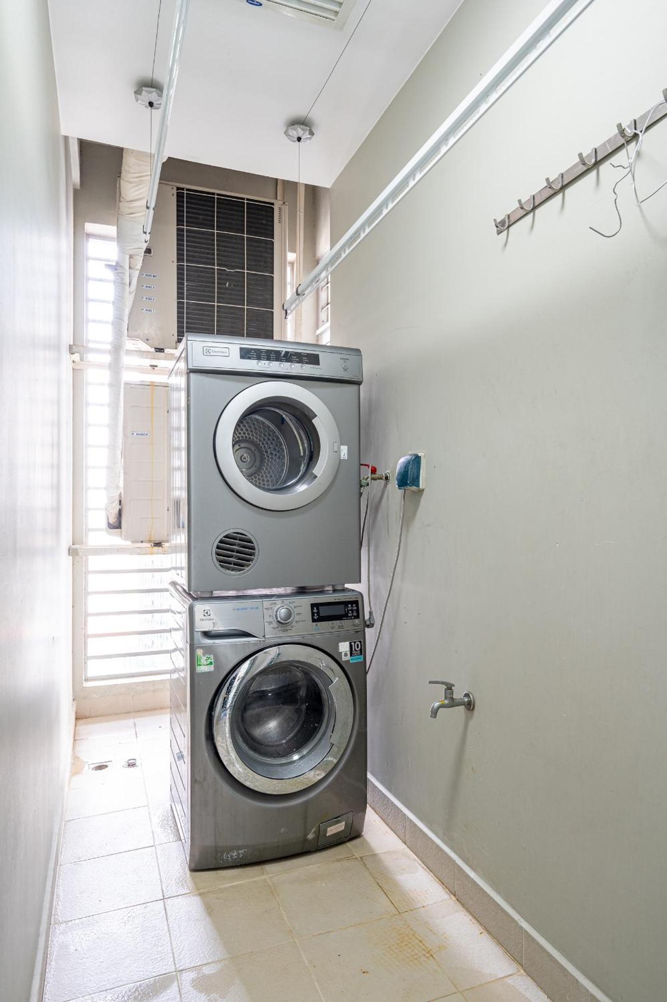 Luxury At Vinhomes Park Apartment