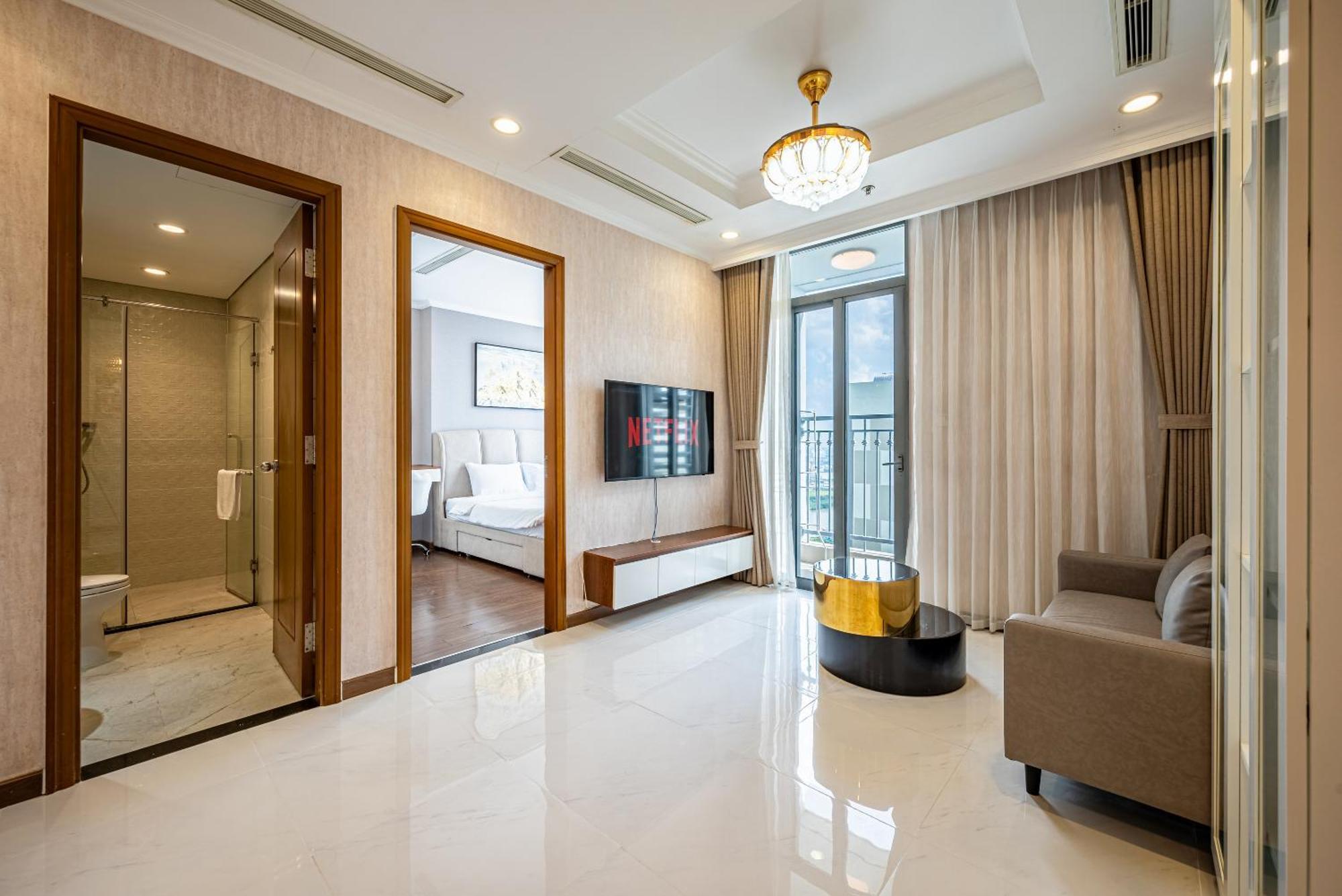 Luxury At Vinhomes Park * Ho Chi Minh City