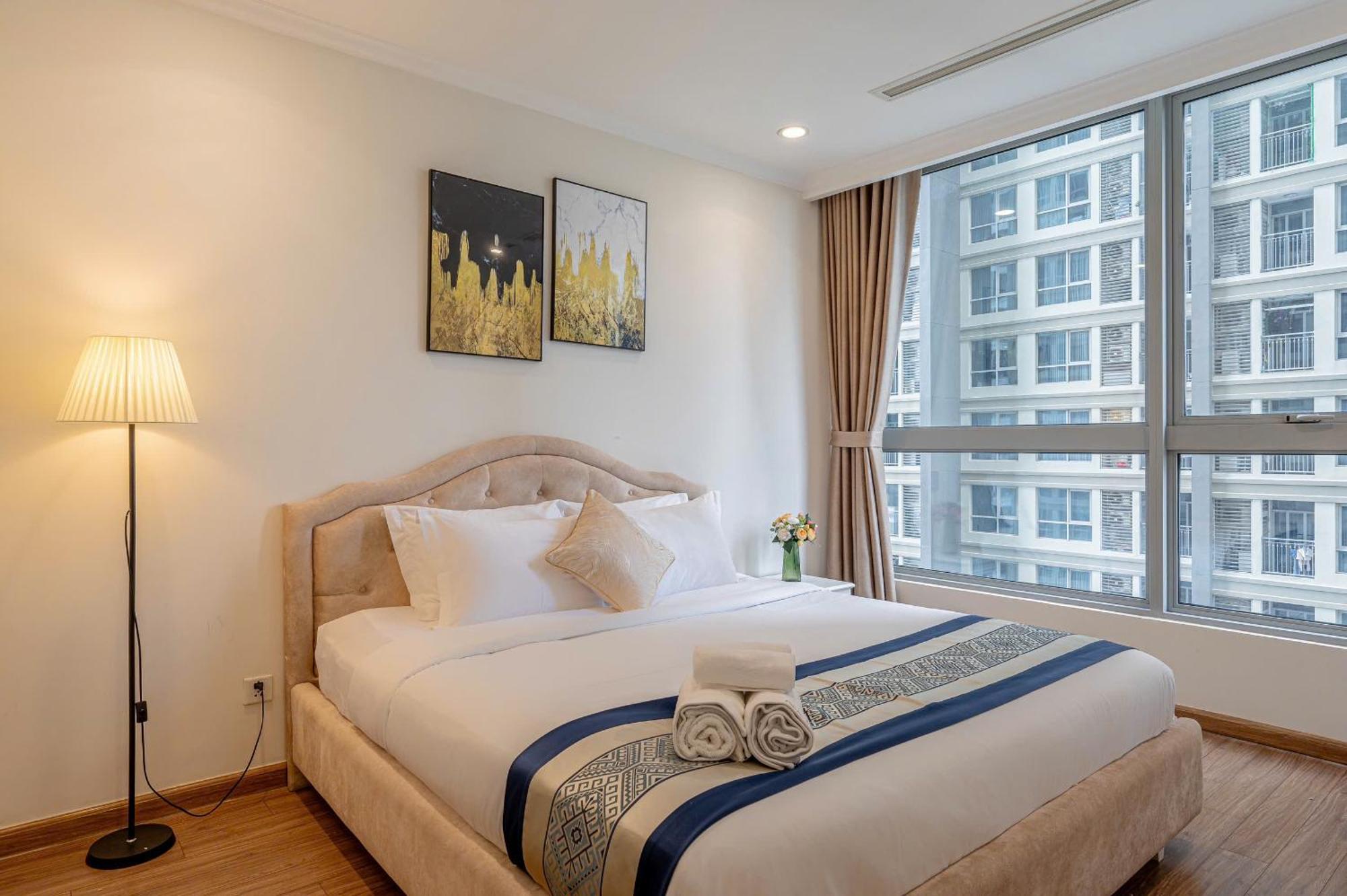 Apartment Luxury At Vinhomes Park