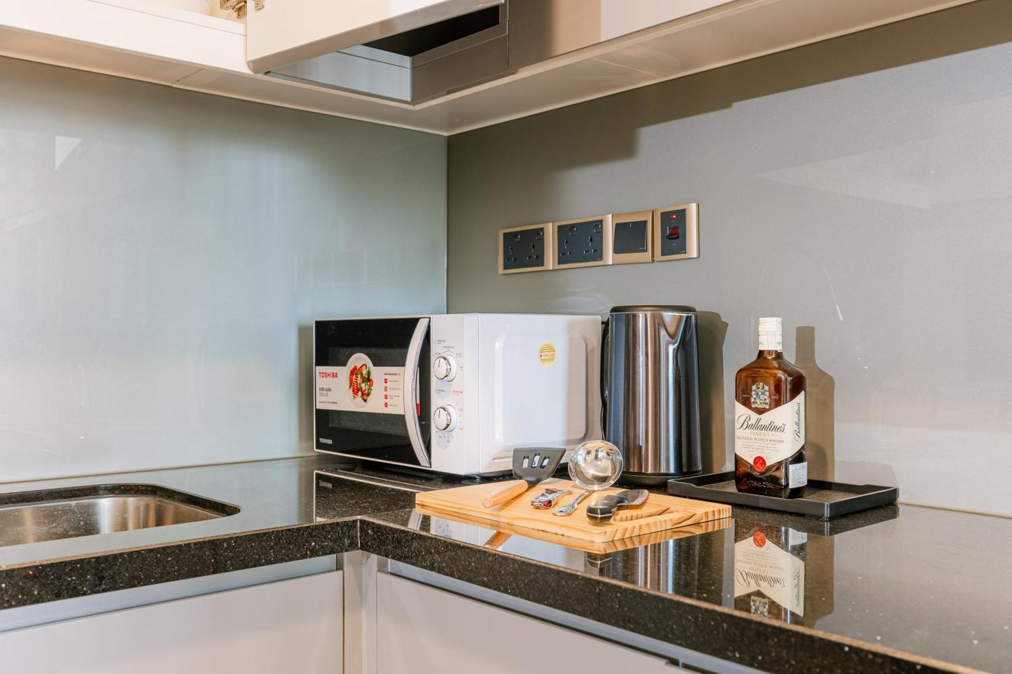 2-3 Bedroom In District 1 D1mension Free Pick Up Apartment *