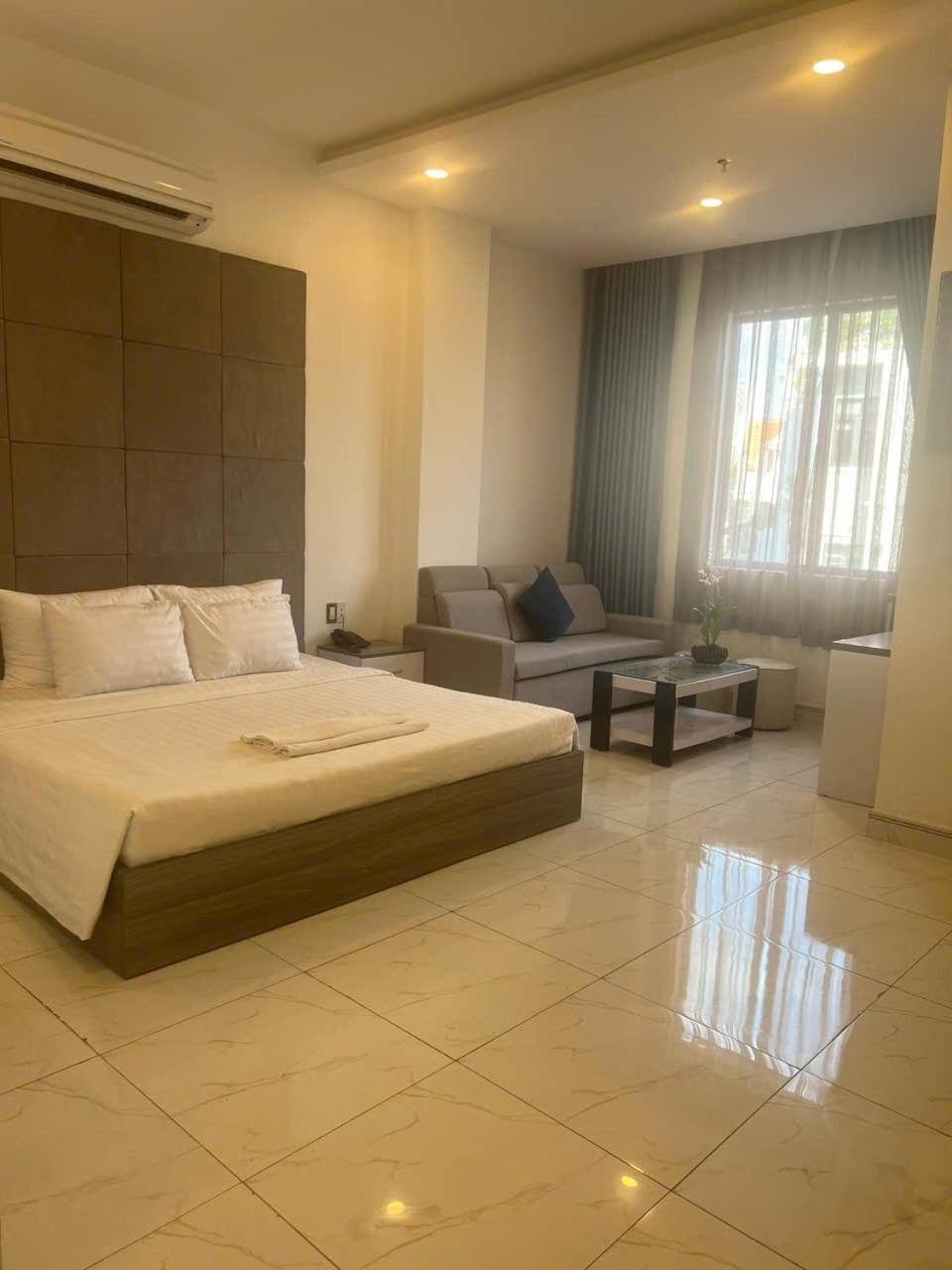 White Diamond - Airport Hotel