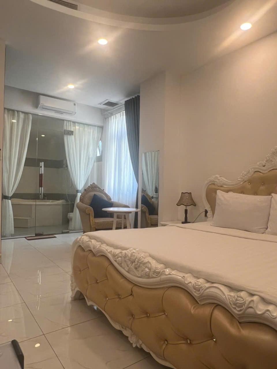 White Diamond - Airport Hotel 3*