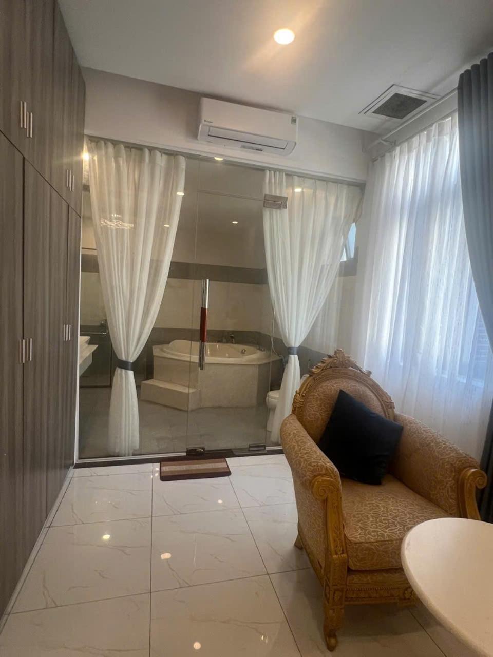 White Diamond - Airport 3*