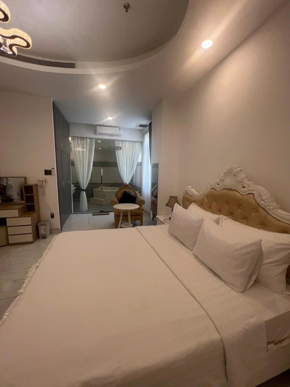 White Diamond - Airport Hotel